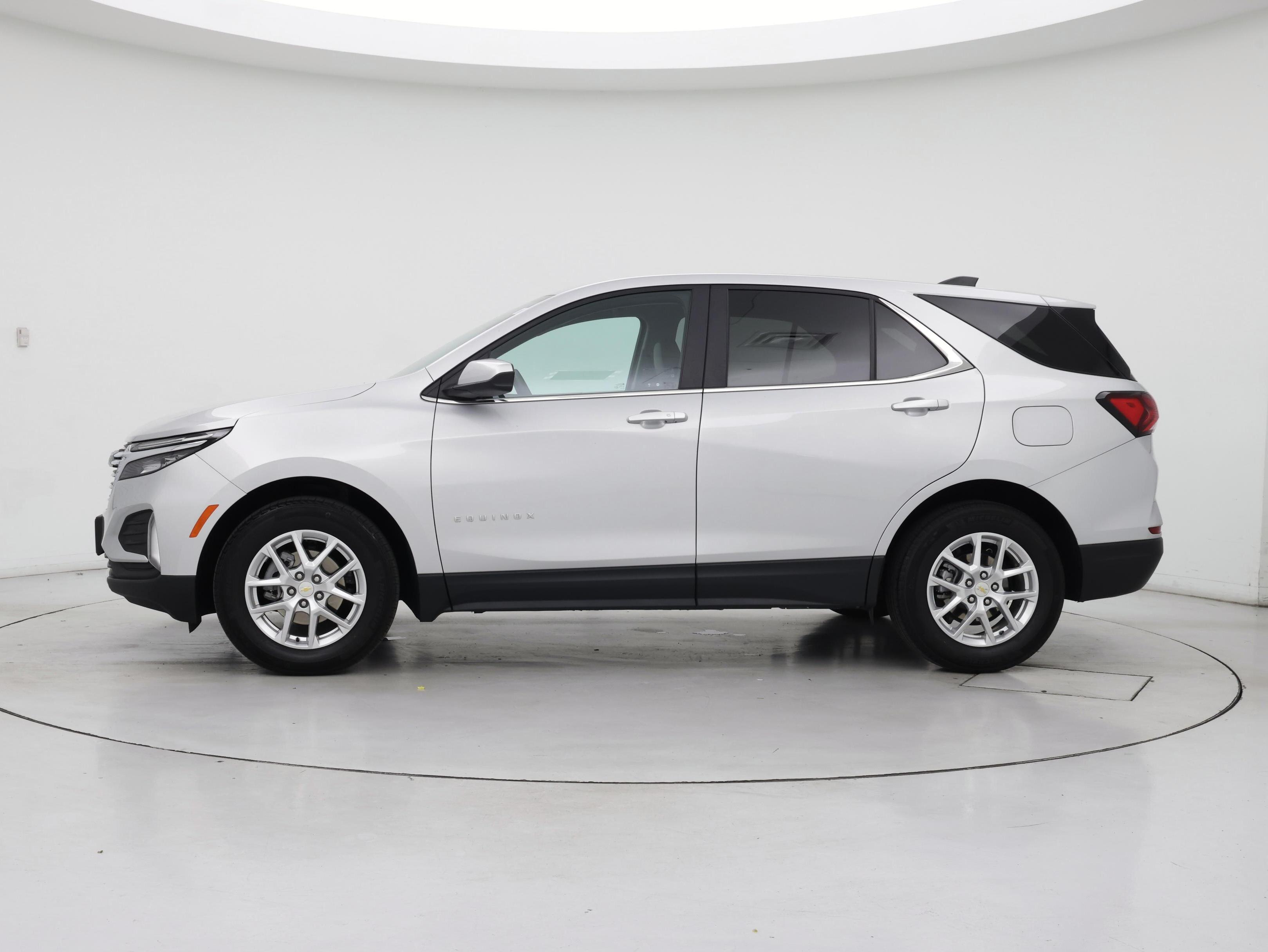 Thumbnail: 2022 Chevrolet Equinox - 3