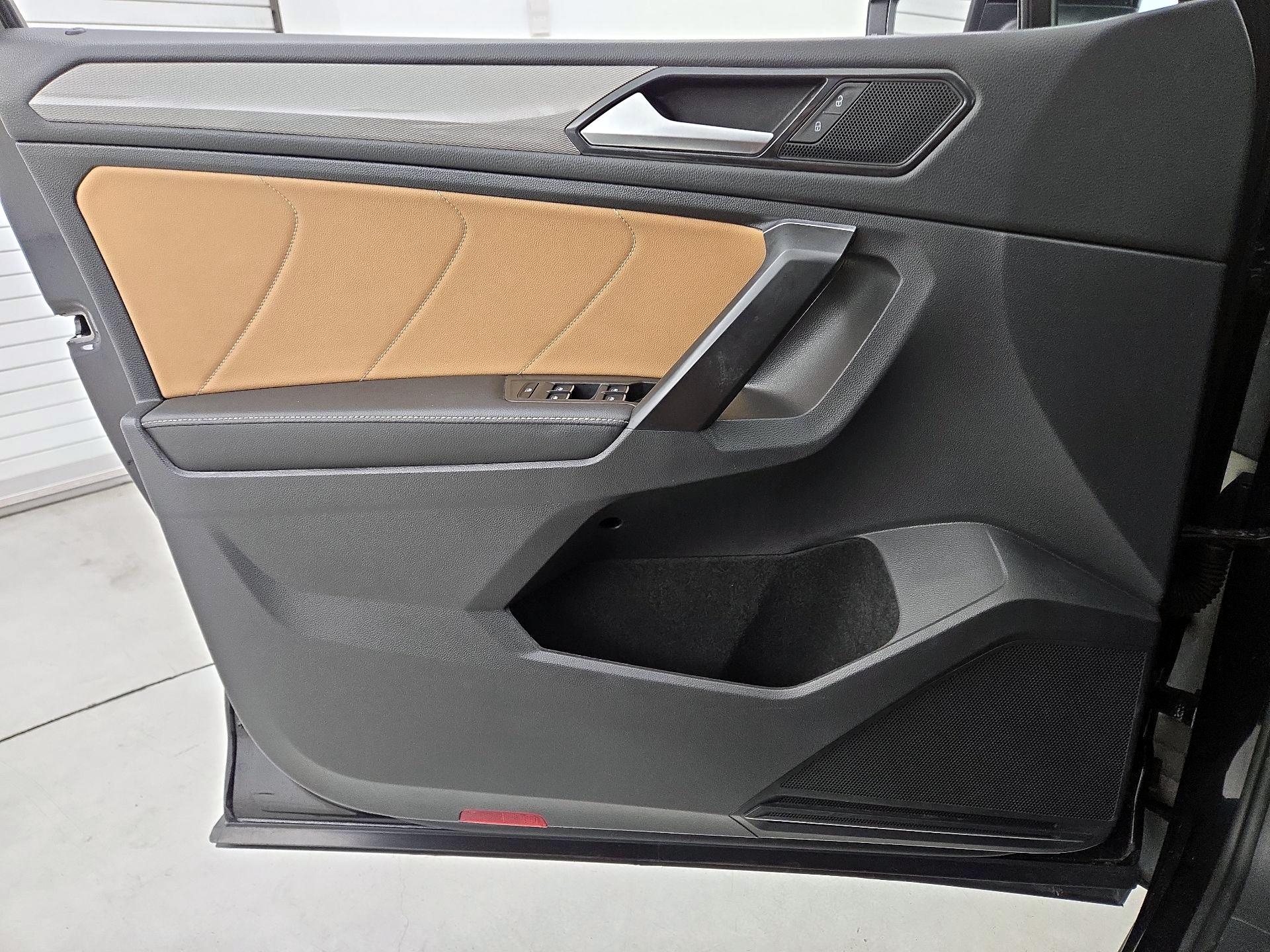 Thumbnail: 2023 Volkswagen Tiguan - 12