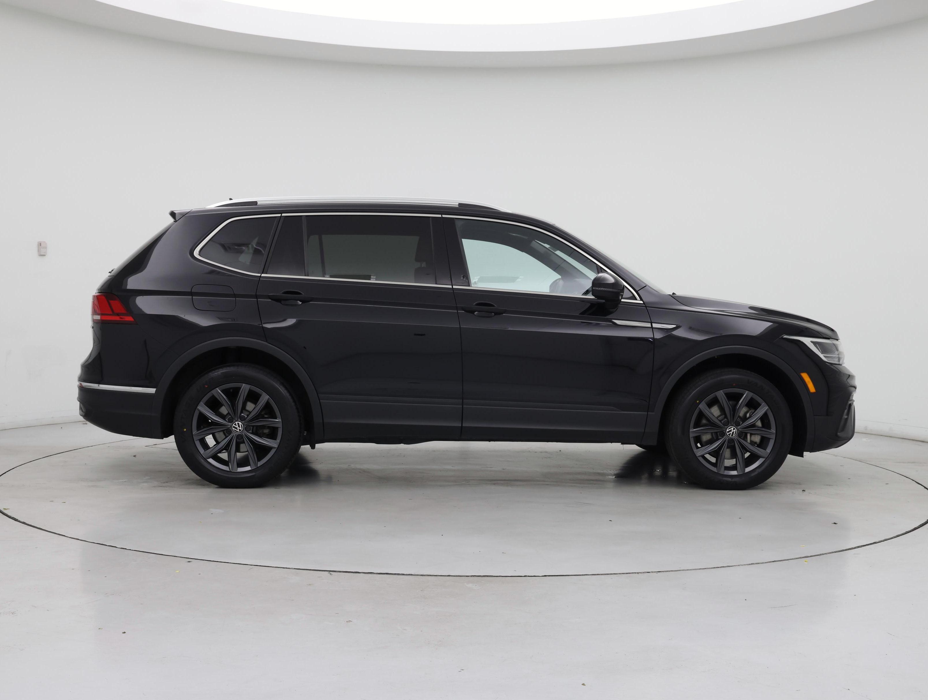 Thumbnail: 2023 Volkswagen Tiguan - 7