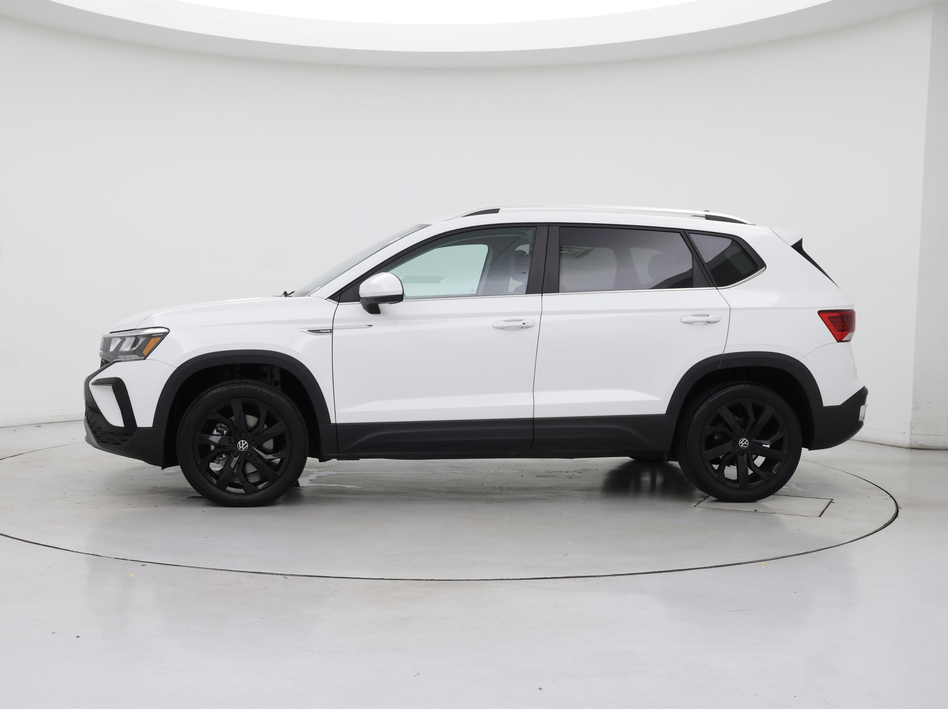 Thumbnail: 2023 Volkswagen Taos - 3