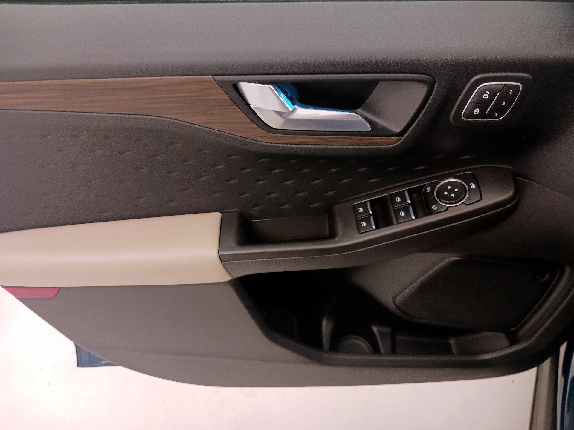 Thumbnail: 2020 Ford Escape - 12