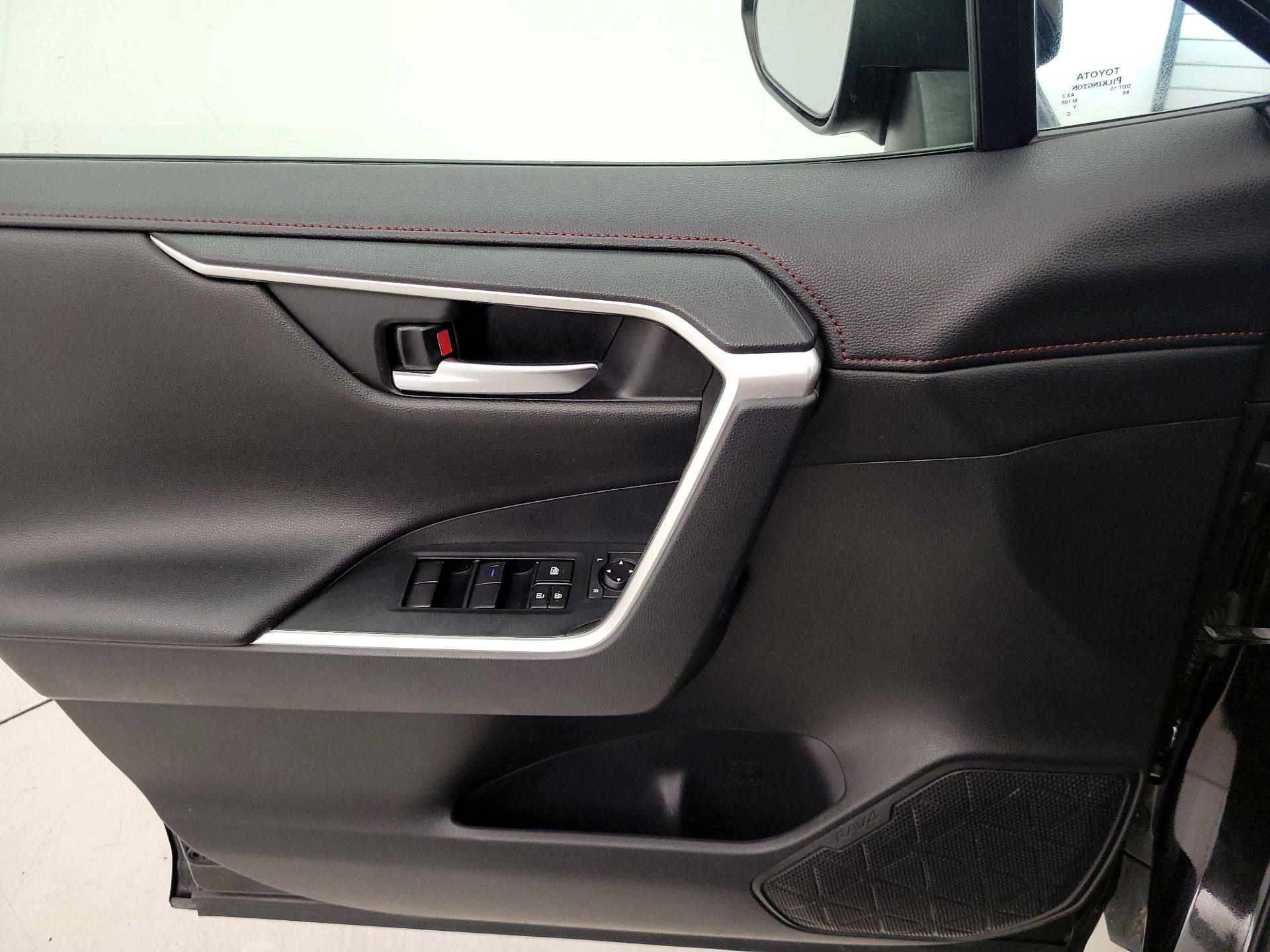 Thumbnail: 2020 Toyota RAV4 - 12