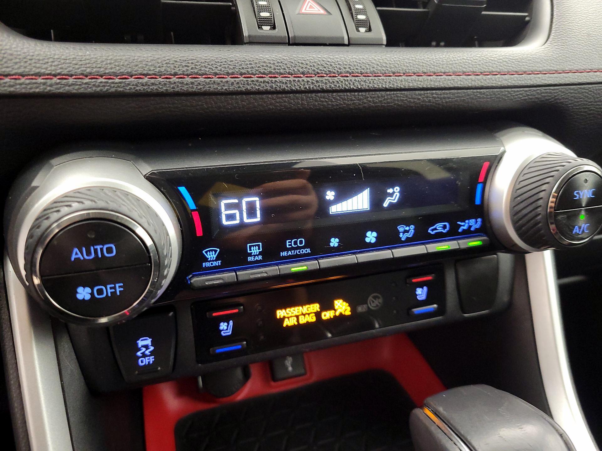 Thumbnail: 2020 Toyota RAV4 - 16