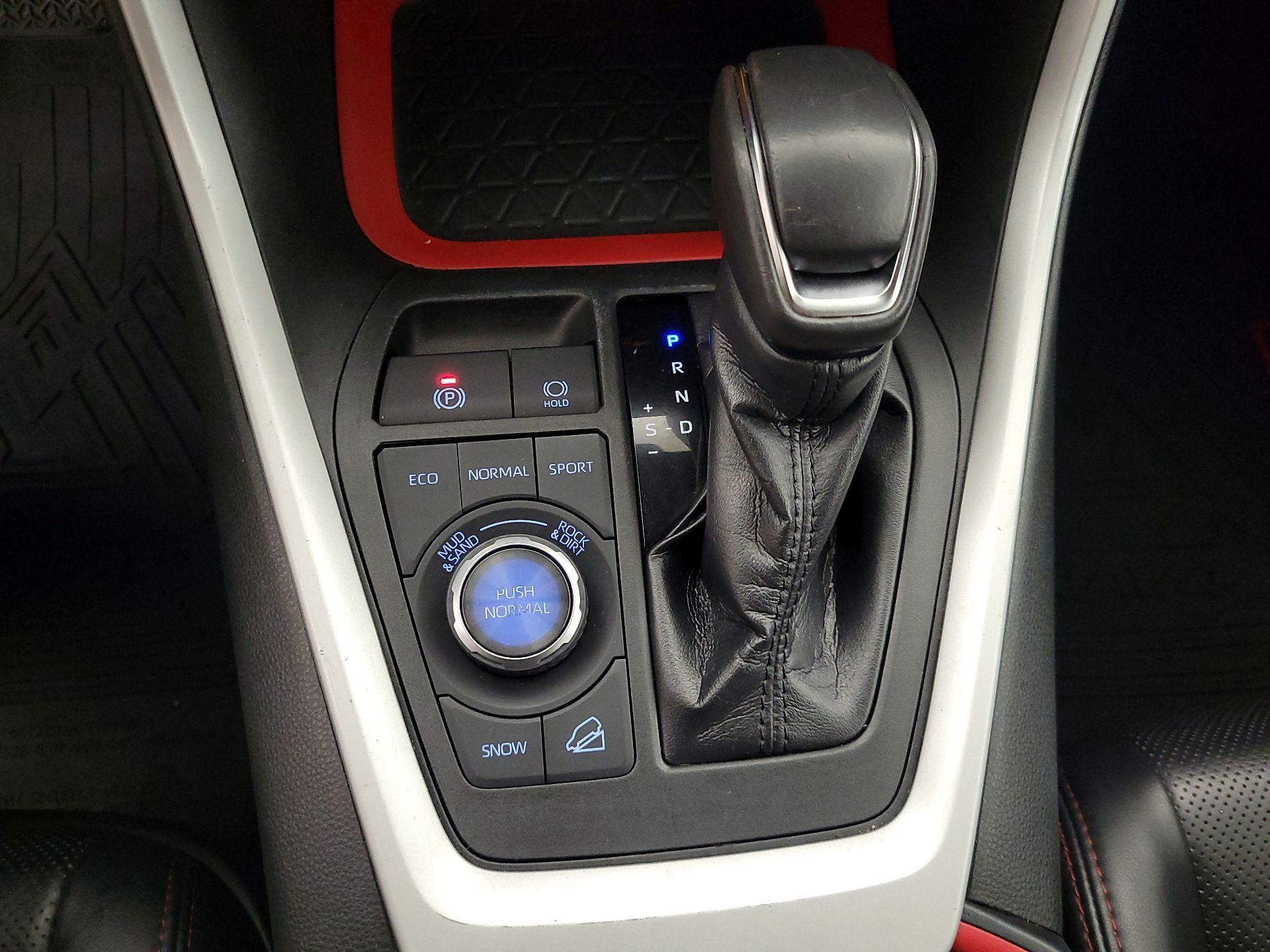 Thumbnail: 2020 Toyota RAV4 - 17