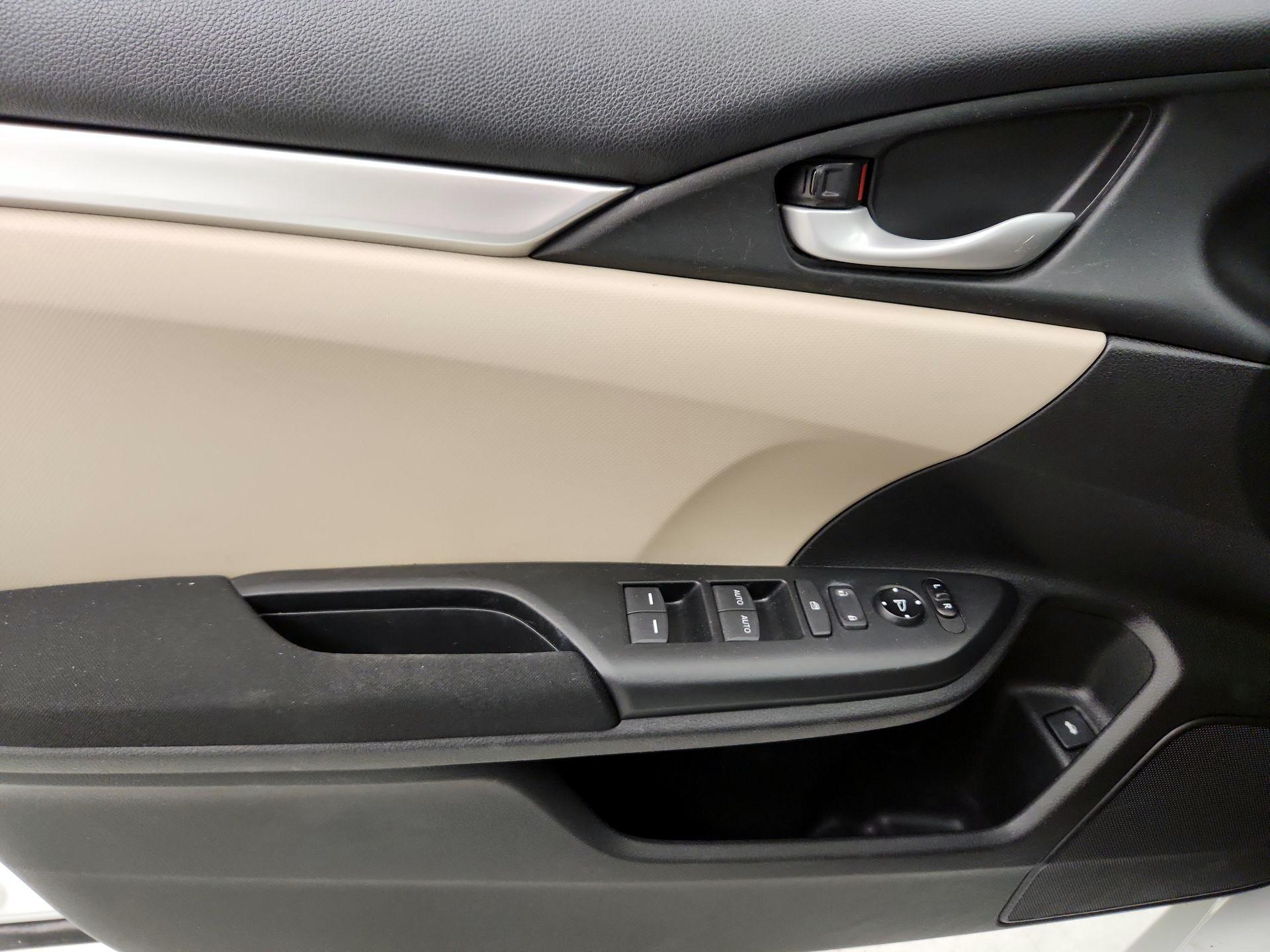 Thumbnail: 2016 Honda Civic - 12