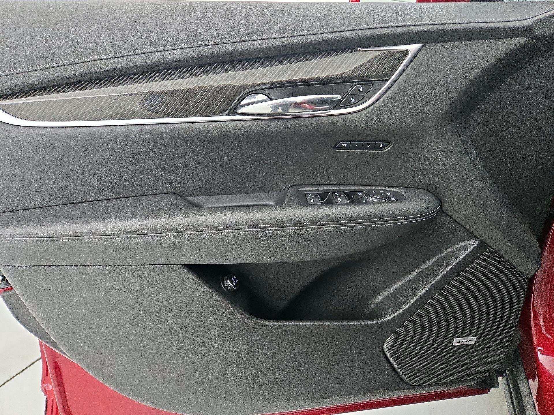 Thumbnail: 2020 Cadillac XT6 - 12