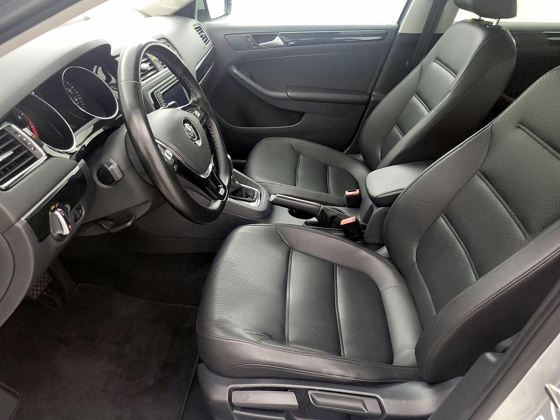 Thumbnail: 2016 Volkswagen Jetta - 11