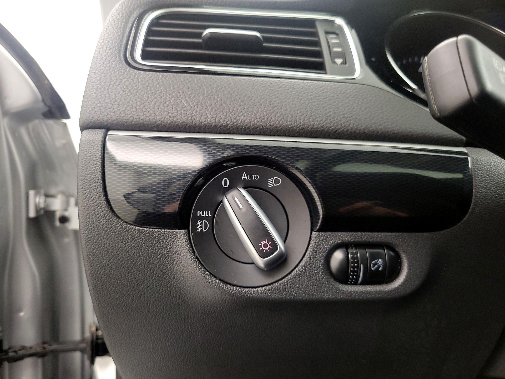 Thumbnail: 2016 Volkswagen Jetta - 13