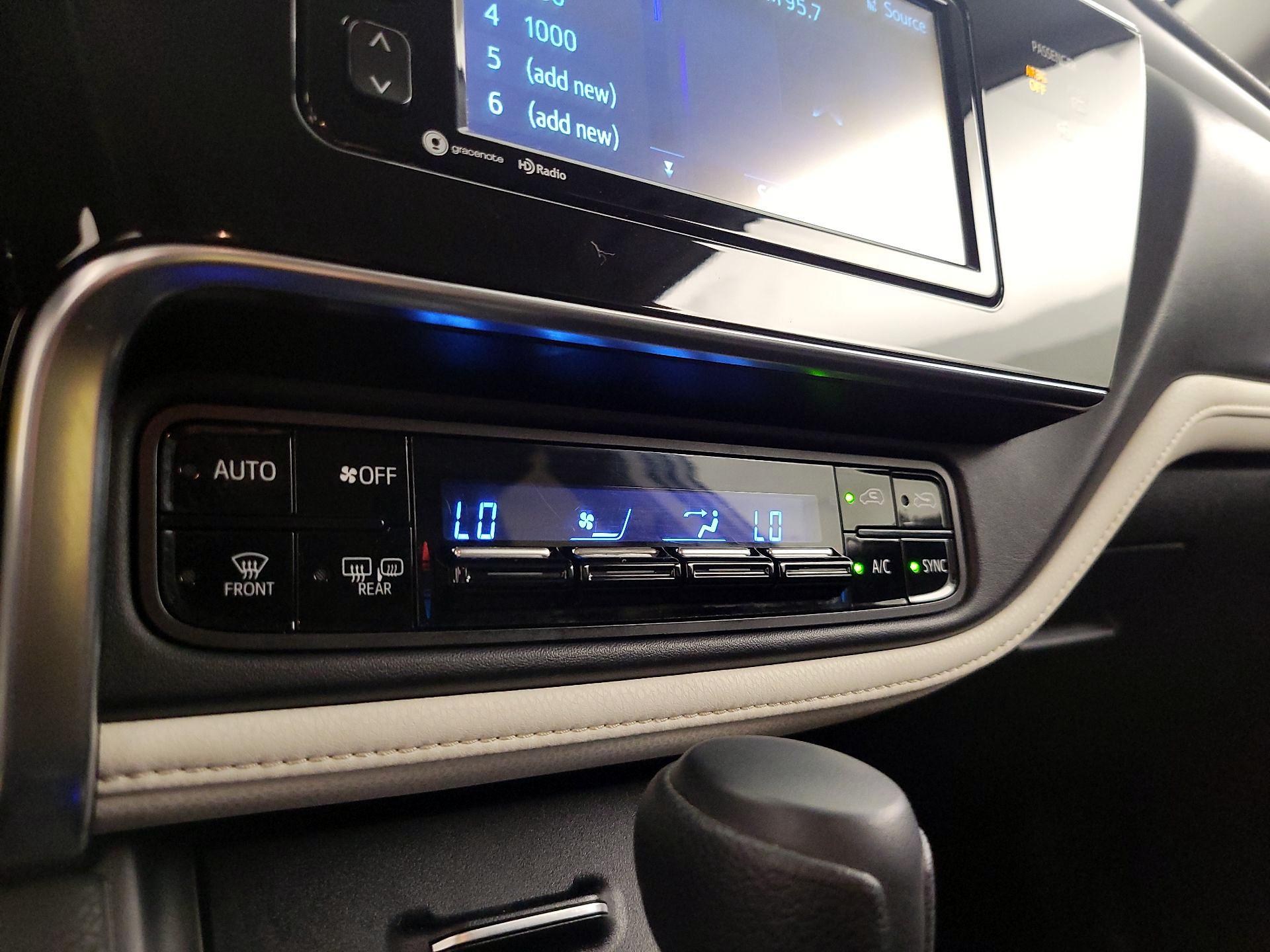 Thumbnail: 2018 Toyota Corolla iM - 16