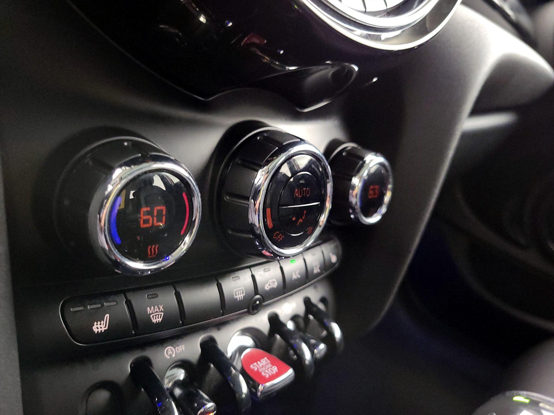 Thumbnail: 2019 MINI Cooper Hardtop - 16