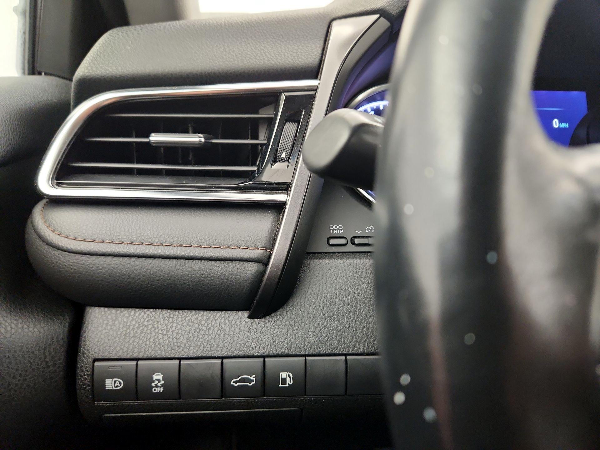 Thumbnail: 2018 Toyota Camry - 13