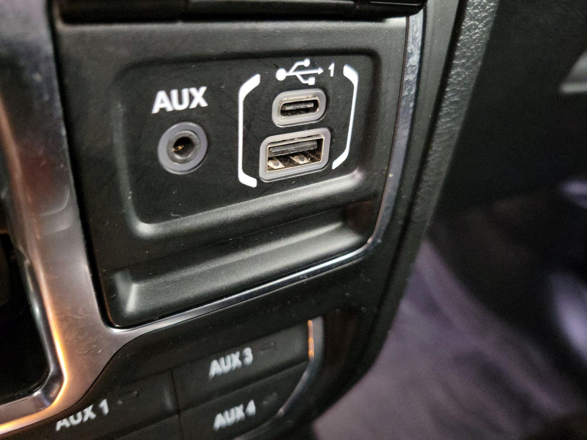 Thumbnail: 2021 Jeep Gladiator - 19