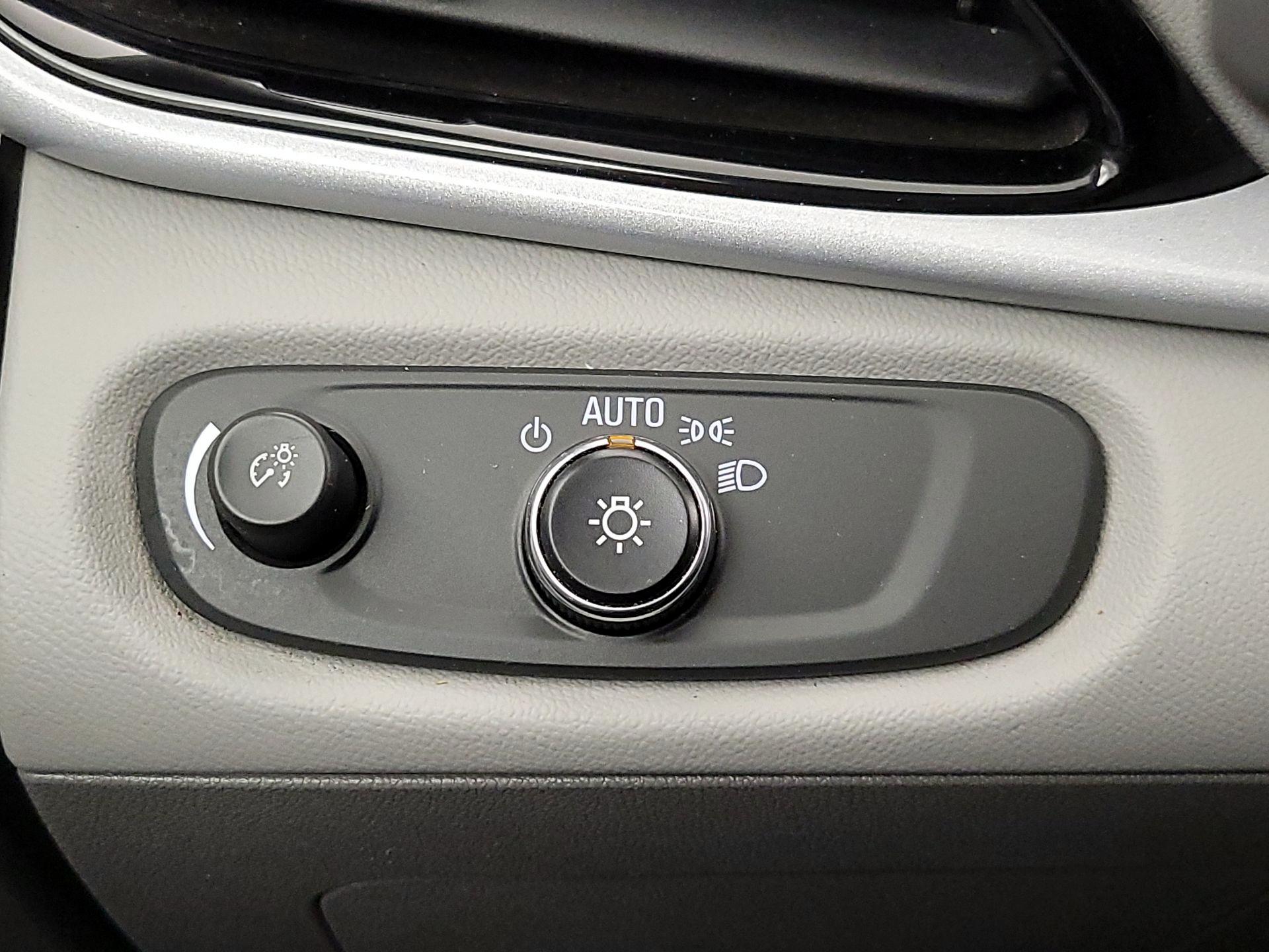 Thumbnail: 2016 Chevrolet Volt - 13