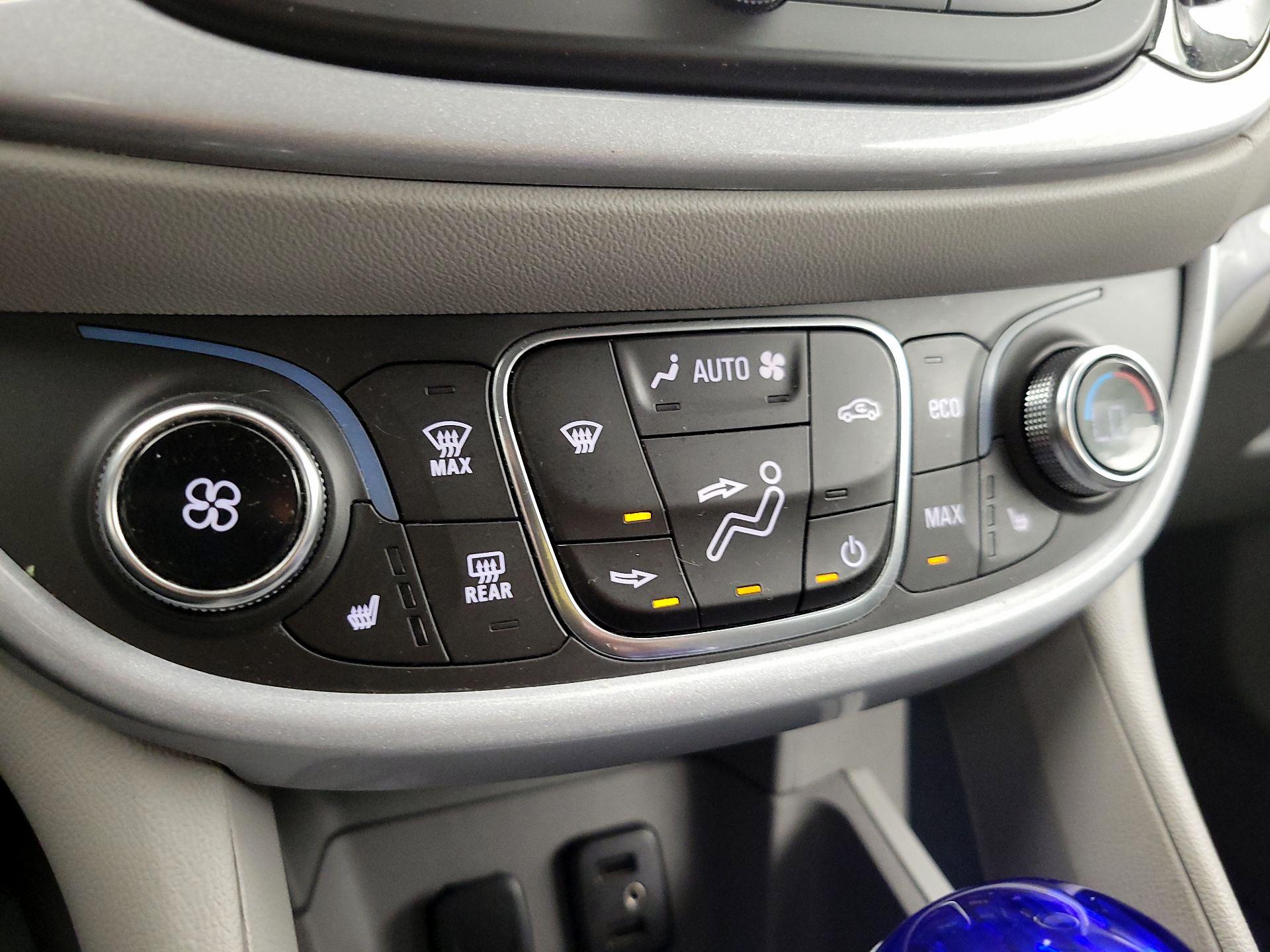 Thumbnail: 2016 Chevrolet Volt - 16