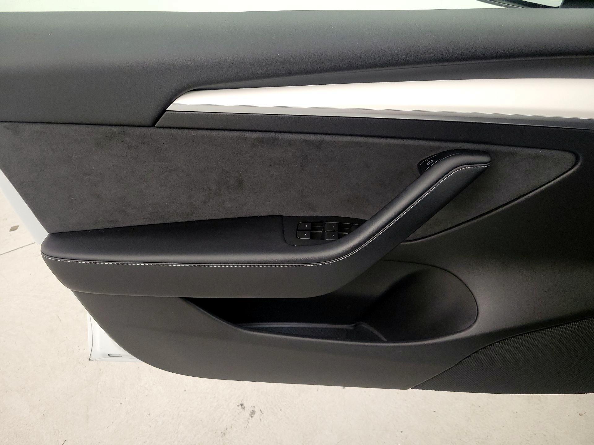 Thumbnail: 2022 Tesla Model 3 - 12