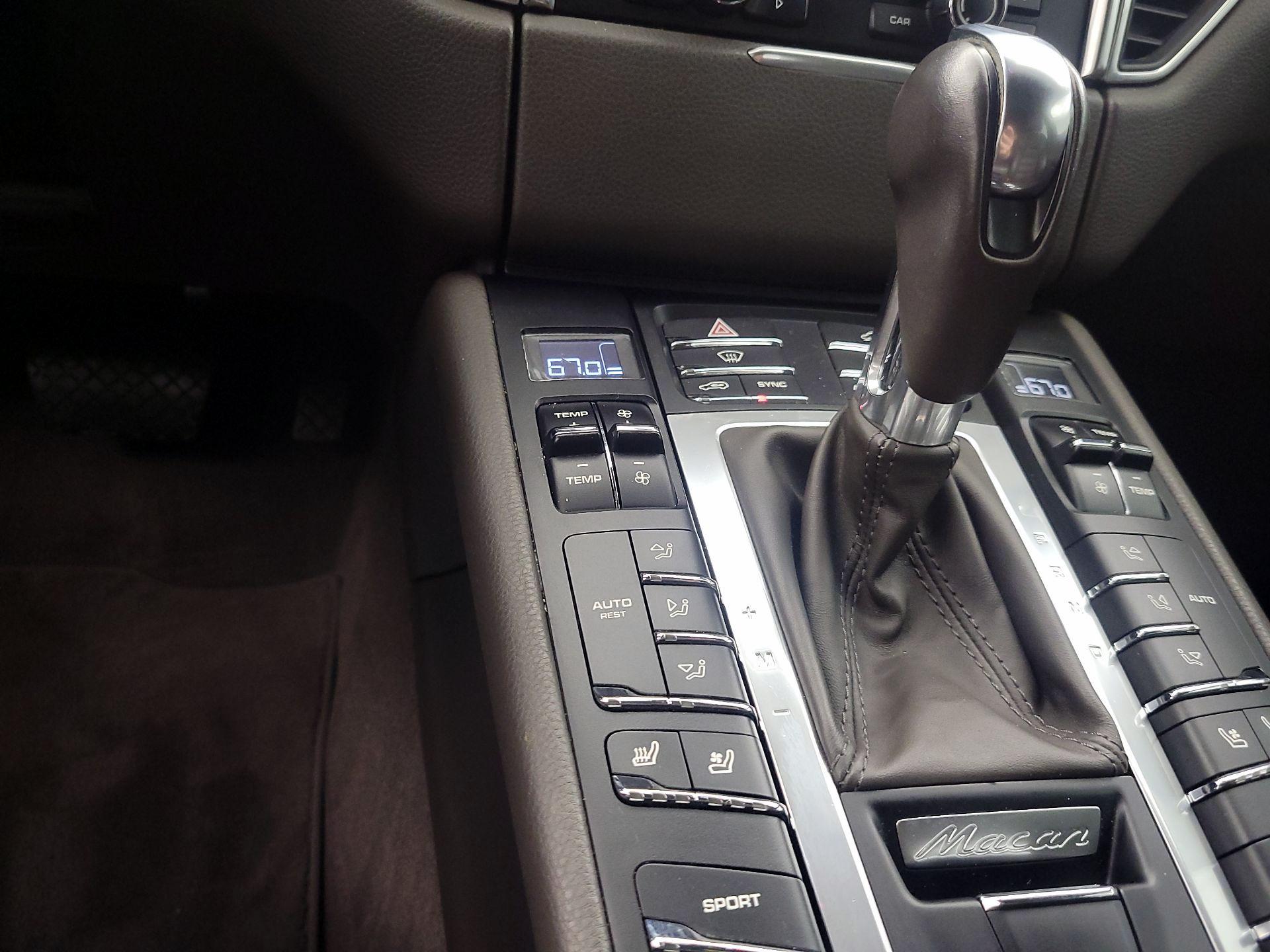 Thumbnail: 2016 Porsche Macan - 17