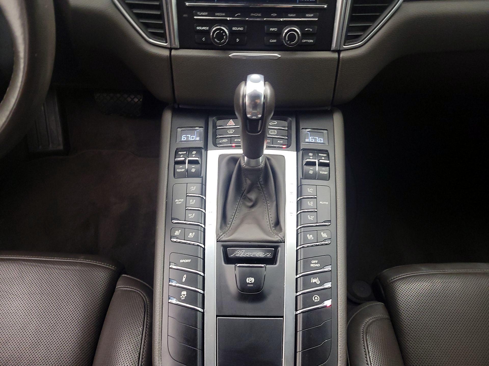 Thumbnail: 2016 Porsche Macan - 18