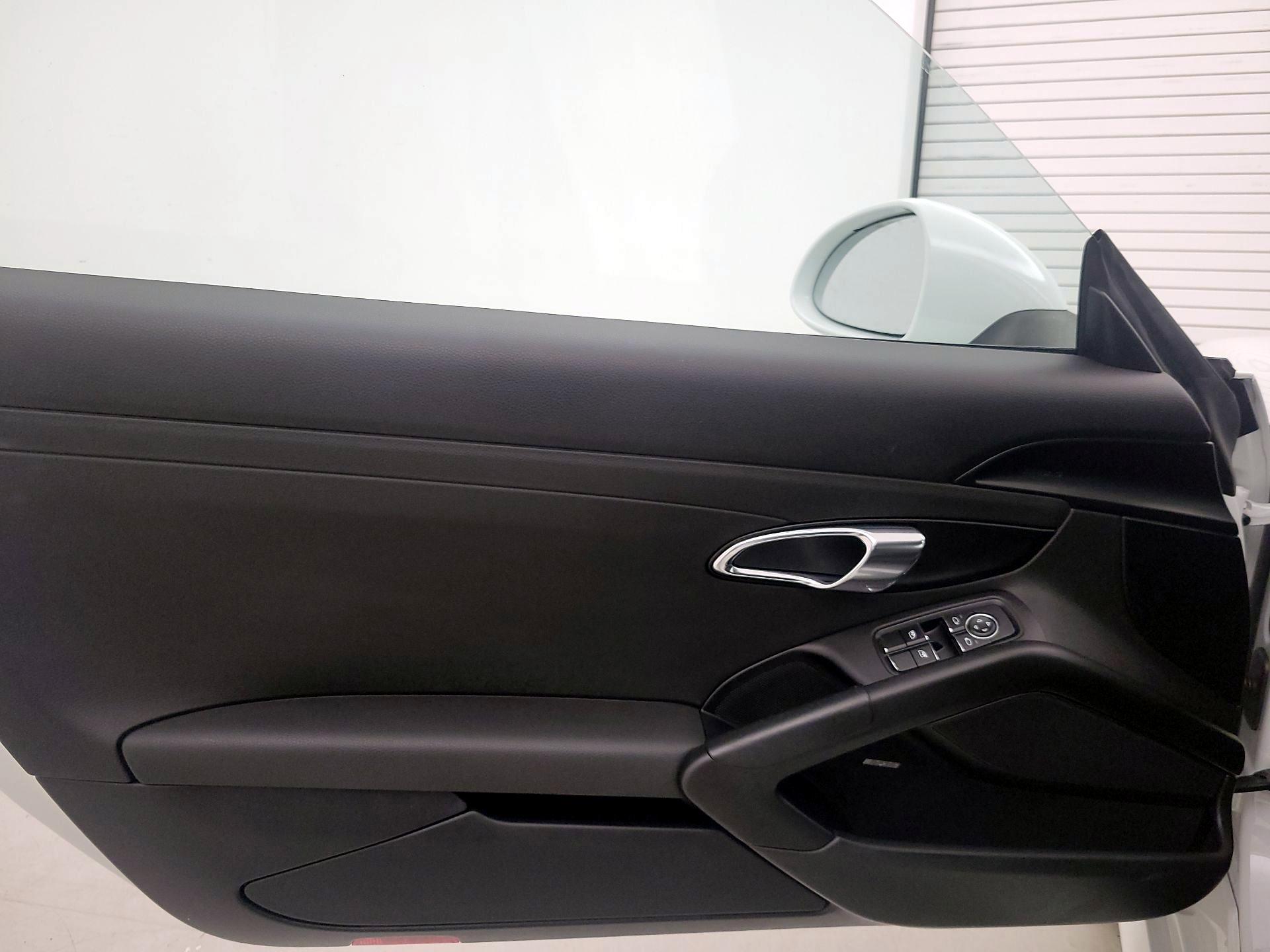 Thumbnail: 2016 Porsche Cayman - 12