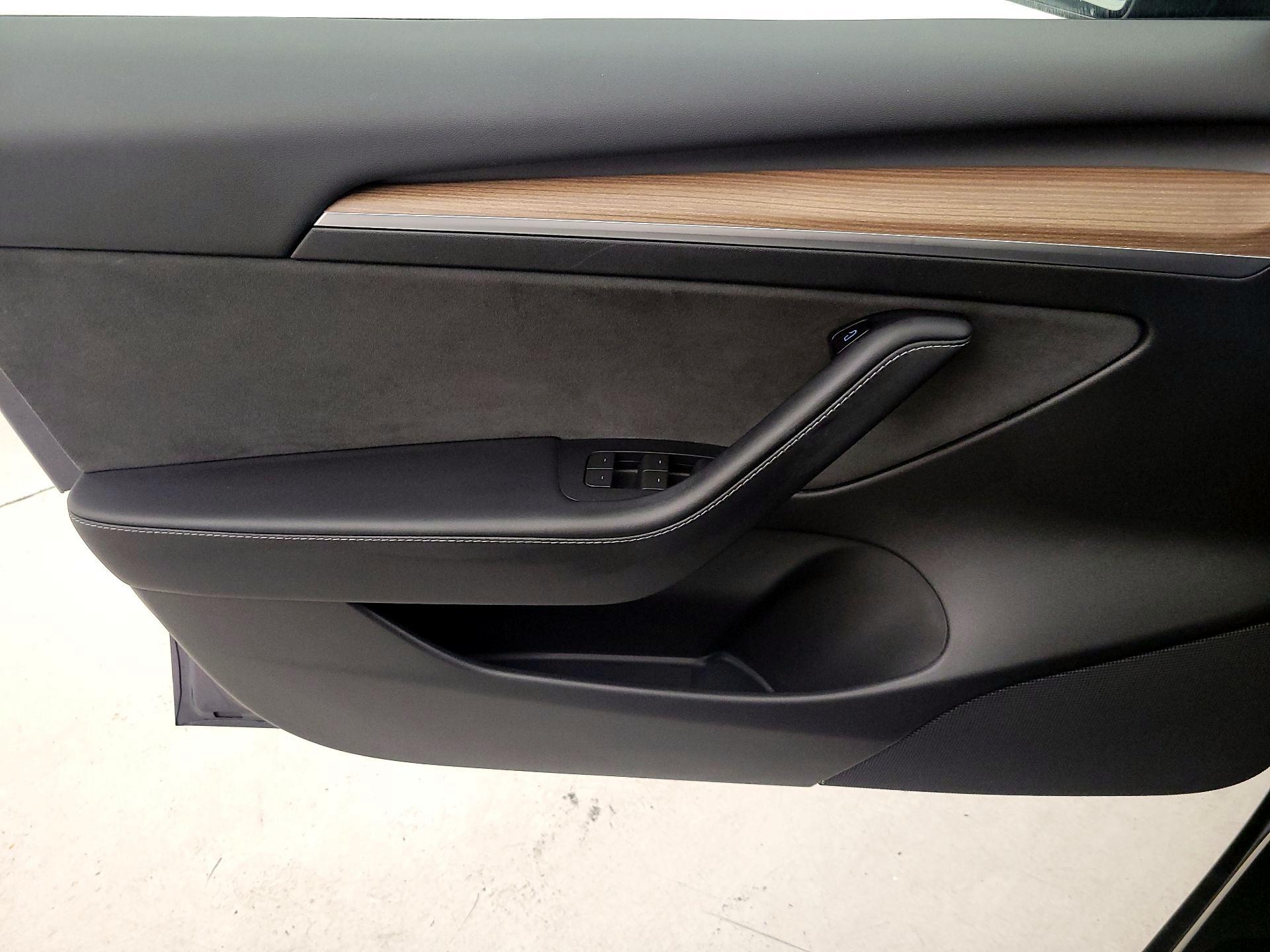 Thumbnail: 2022 Tesla Model 3 - 12