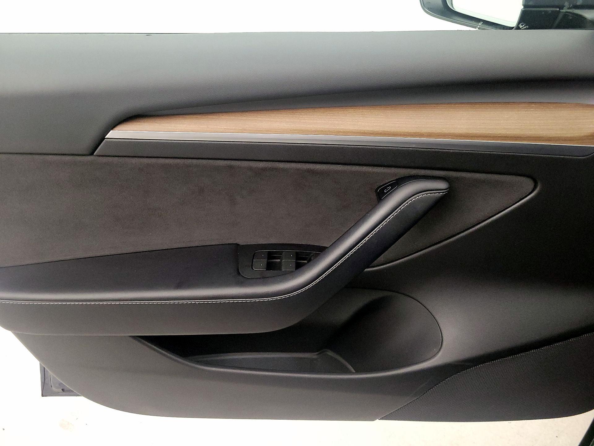 Thumbnail: 2022 Tesla Model 3 - 12