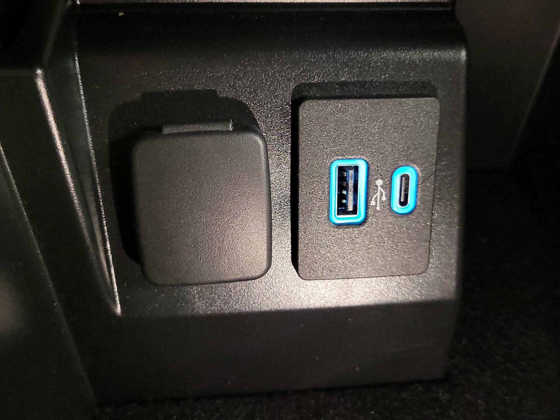 Thumbnail: 2022 Ford Explorer - 19