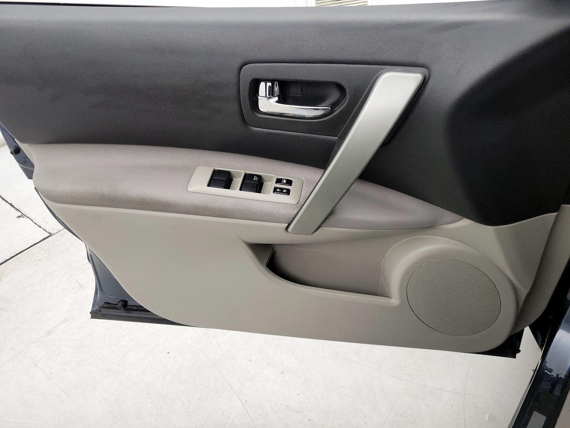 Thumbnail: 2015 Nissan Rogue - 12