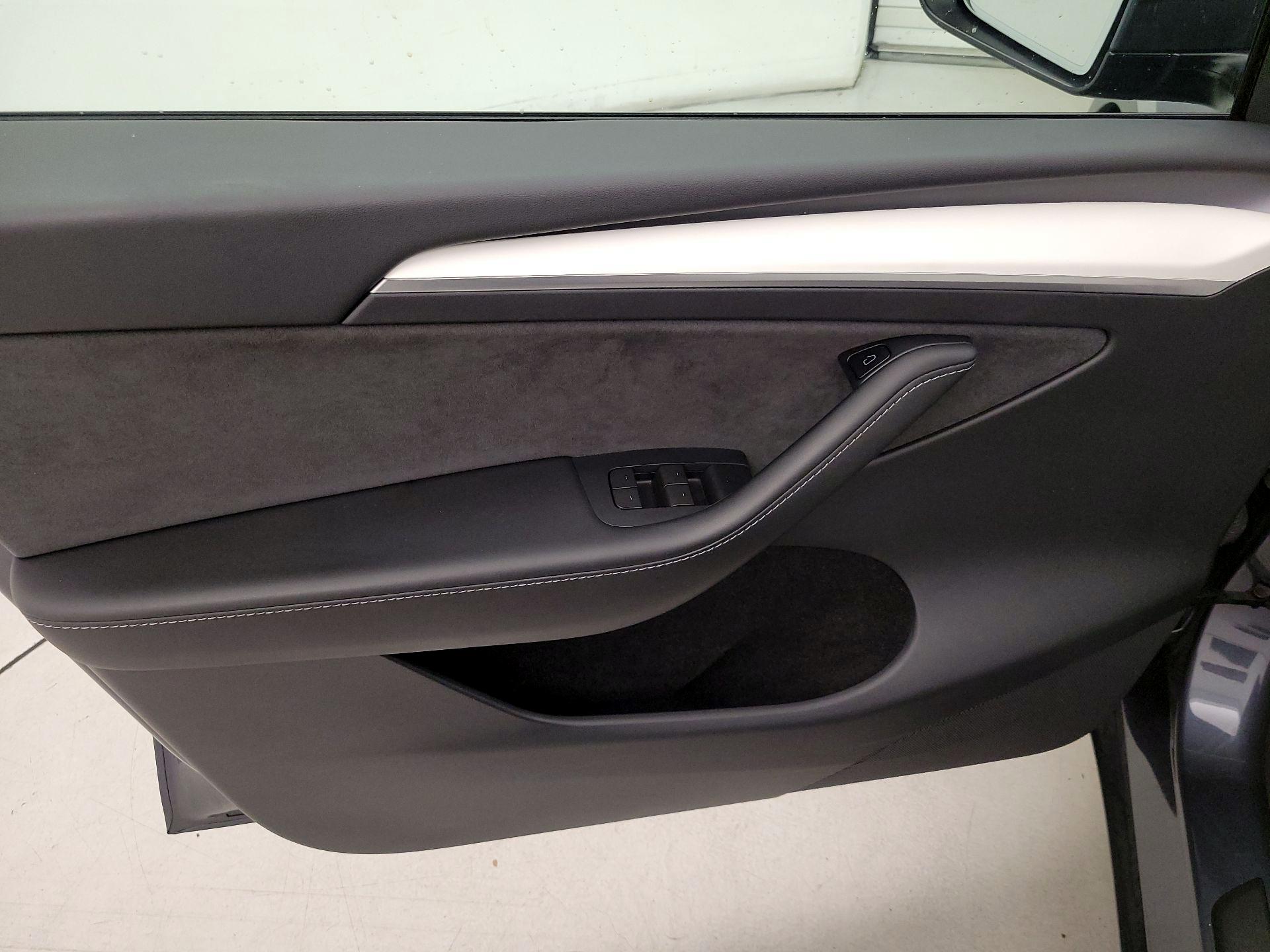 Thumbnail: 2023 Tesla Model Y - 12