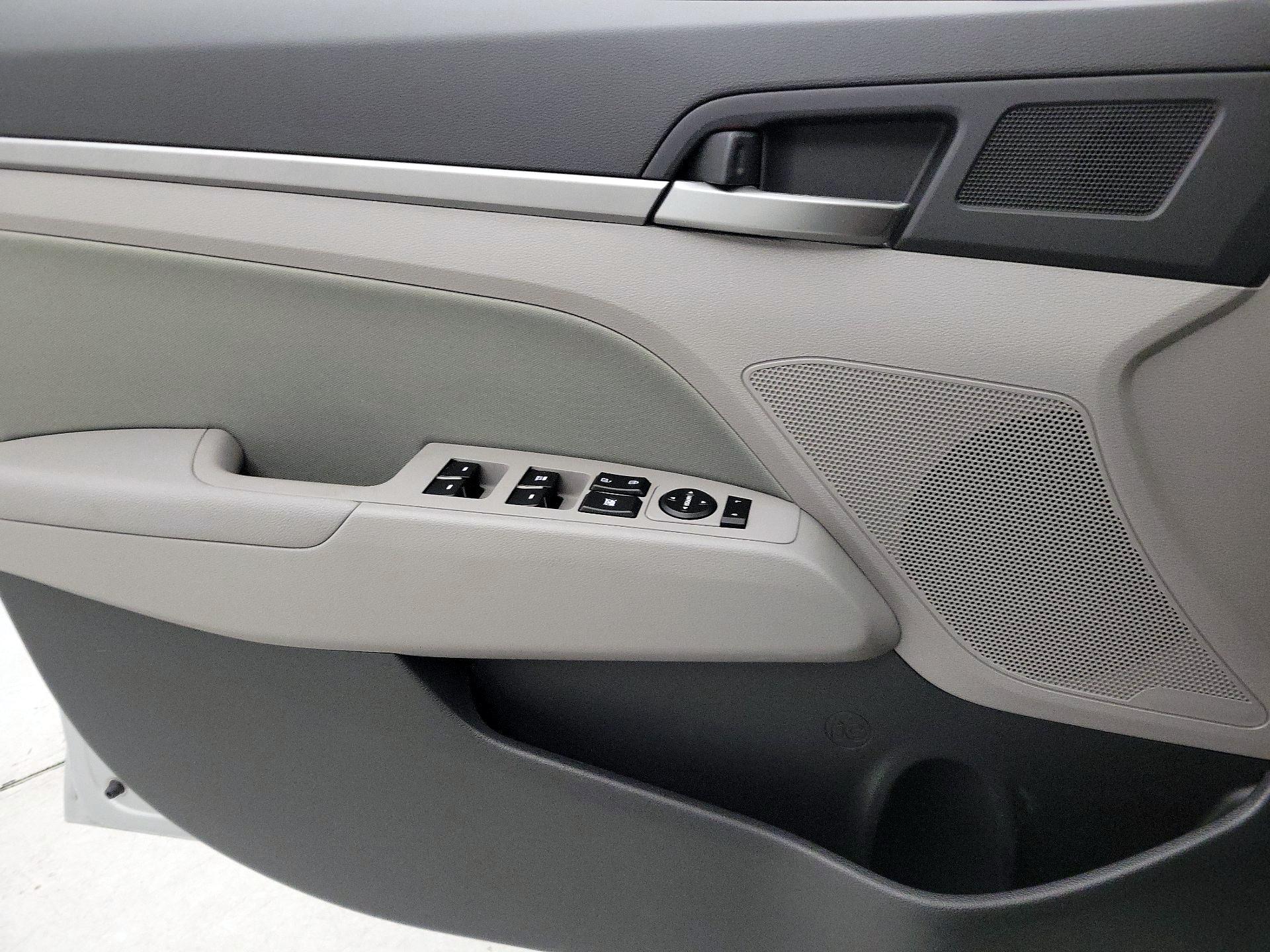 Thumbnail: 2018 Hyundai Elantra - 12