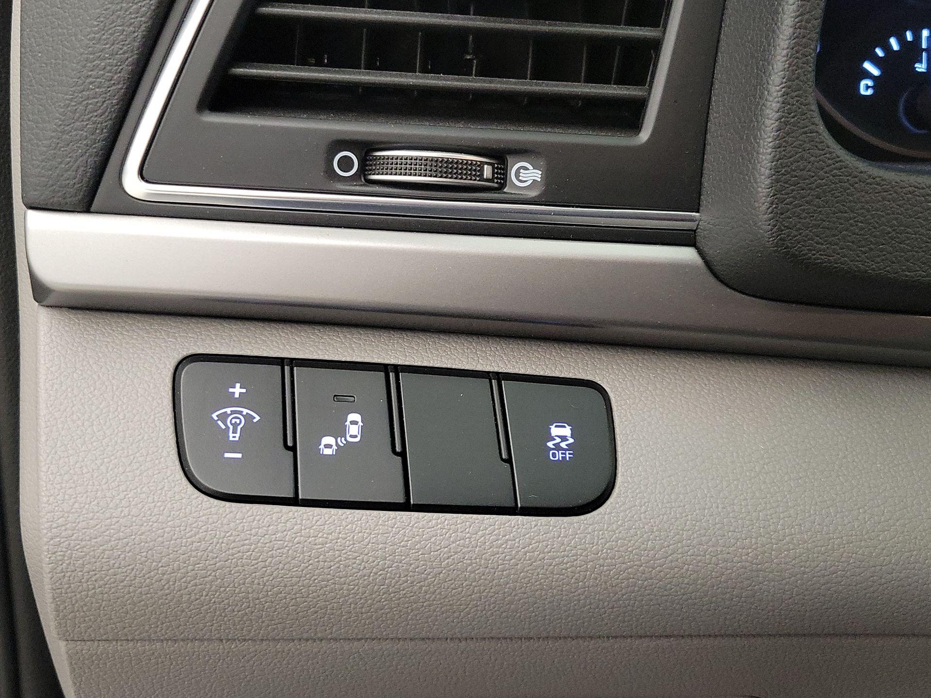 Thumbnail: 2018 Hyundai Elantra - 13