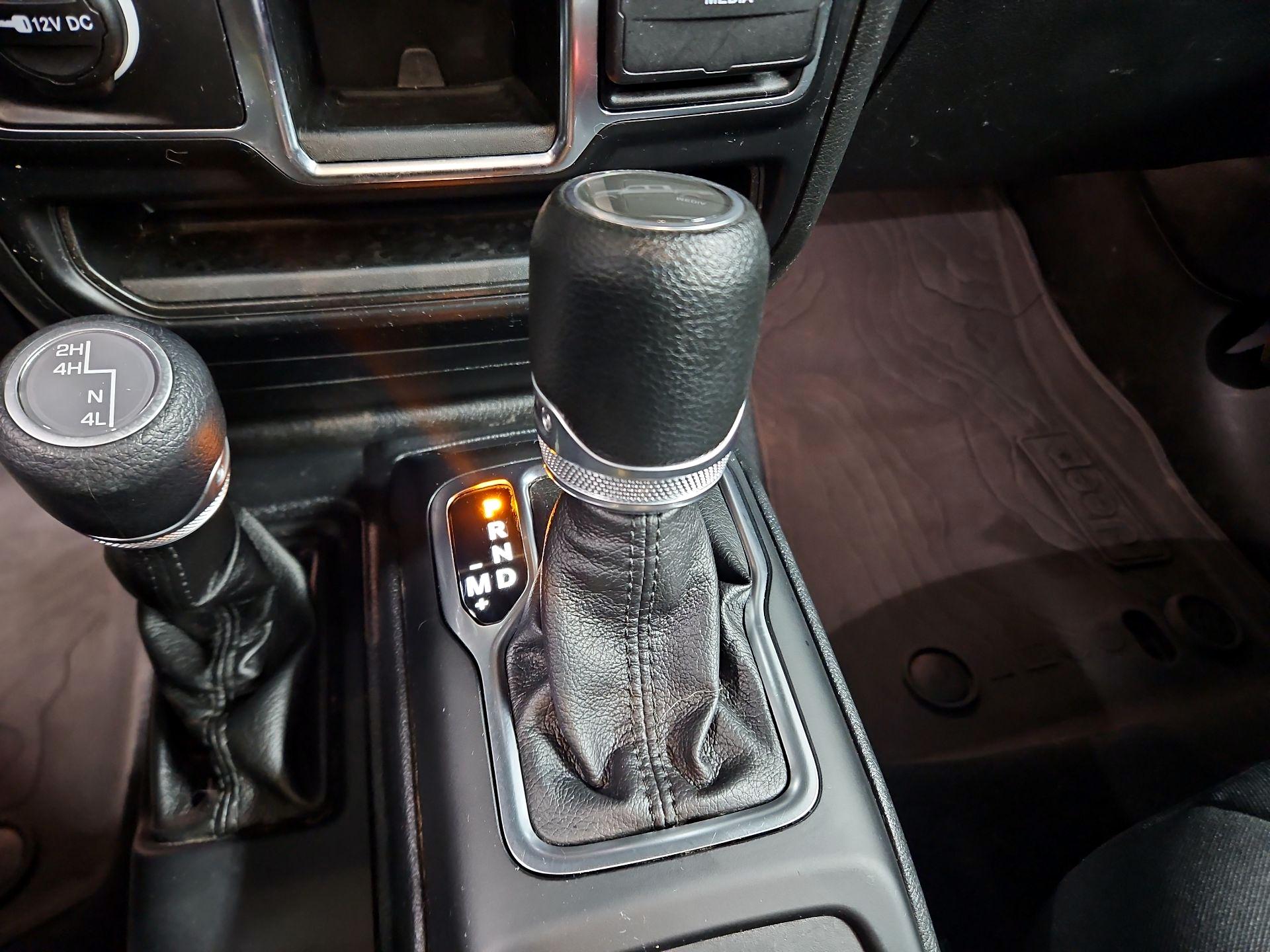 Thumbnail: 2023 Jeep Gladiator - 17