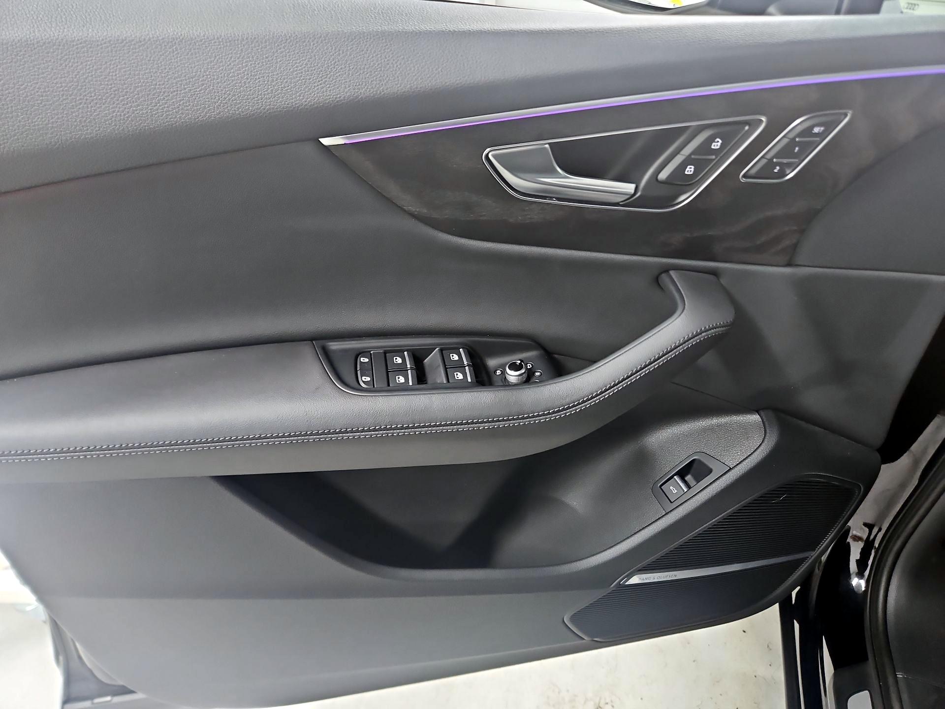 Thumbnail: 2023 Audi Q7 - 12