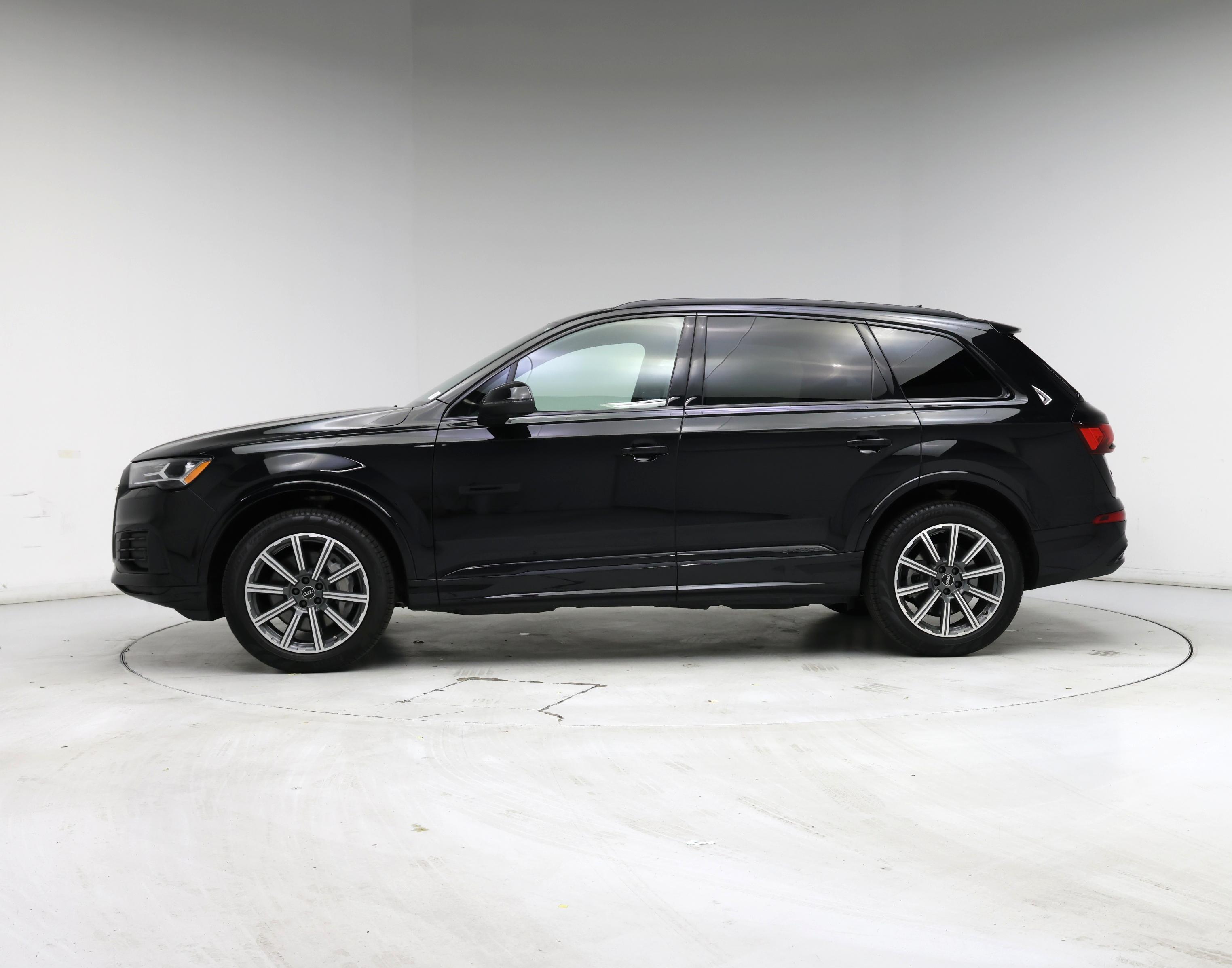 Thumbnail: 2023 Audi Q7 - 3