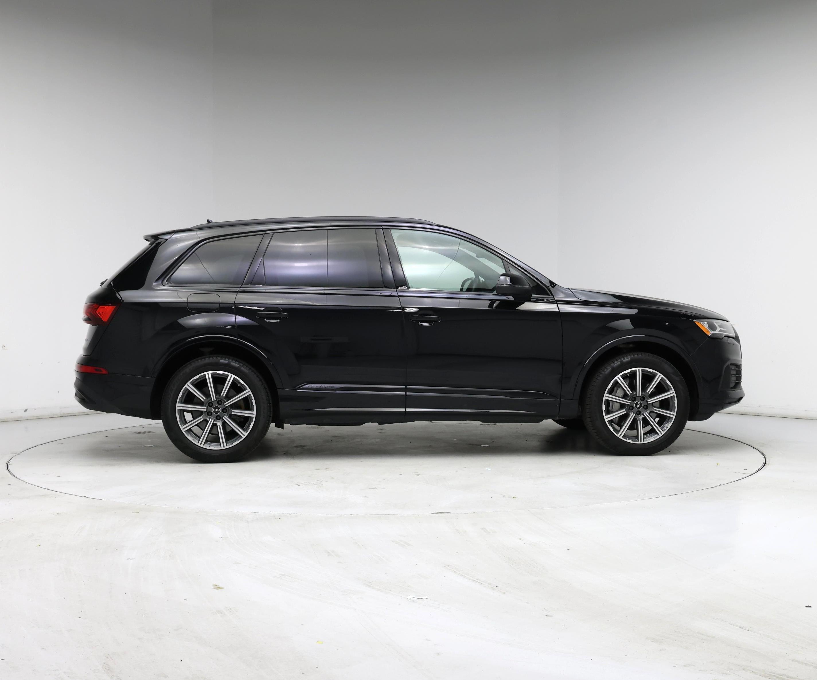 Thumbnail: 2023 Audi Q7 - 7