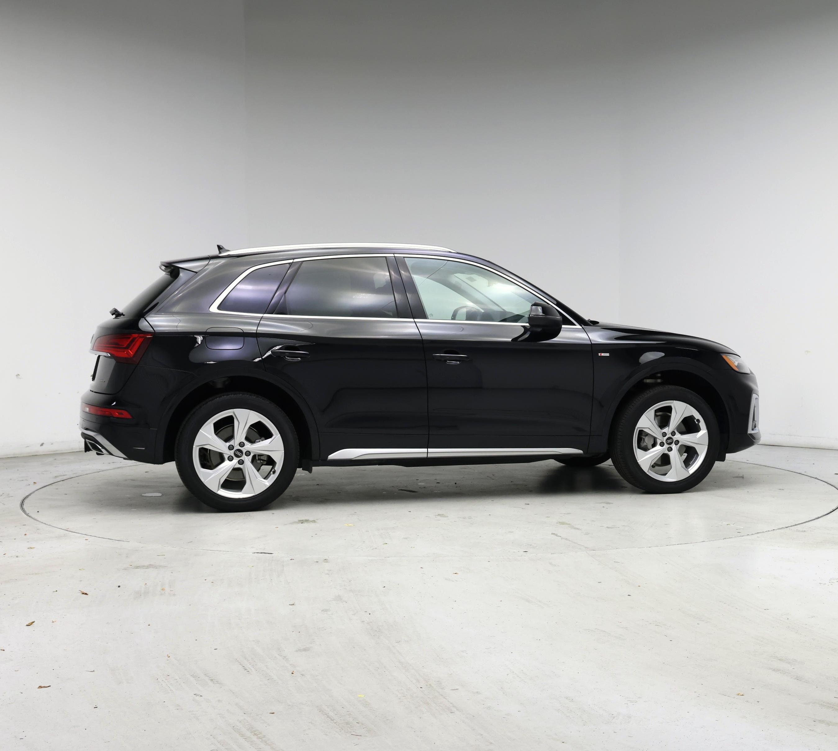 Thumbnail: 2023 Audi Q5 - 7