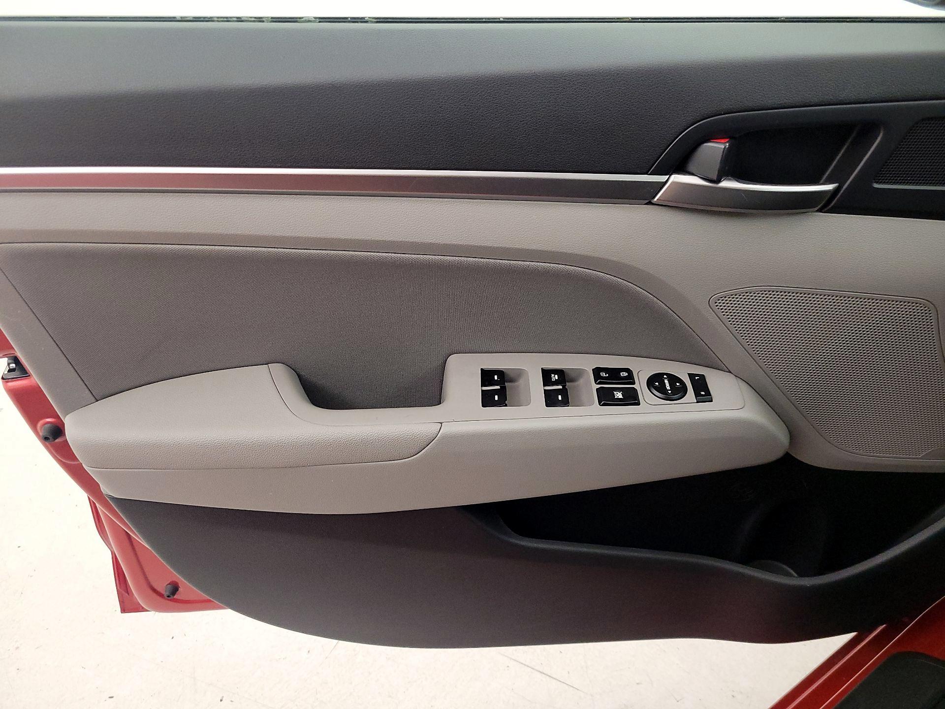 Thumbnail: 2020 Hyundai Elantra - 12