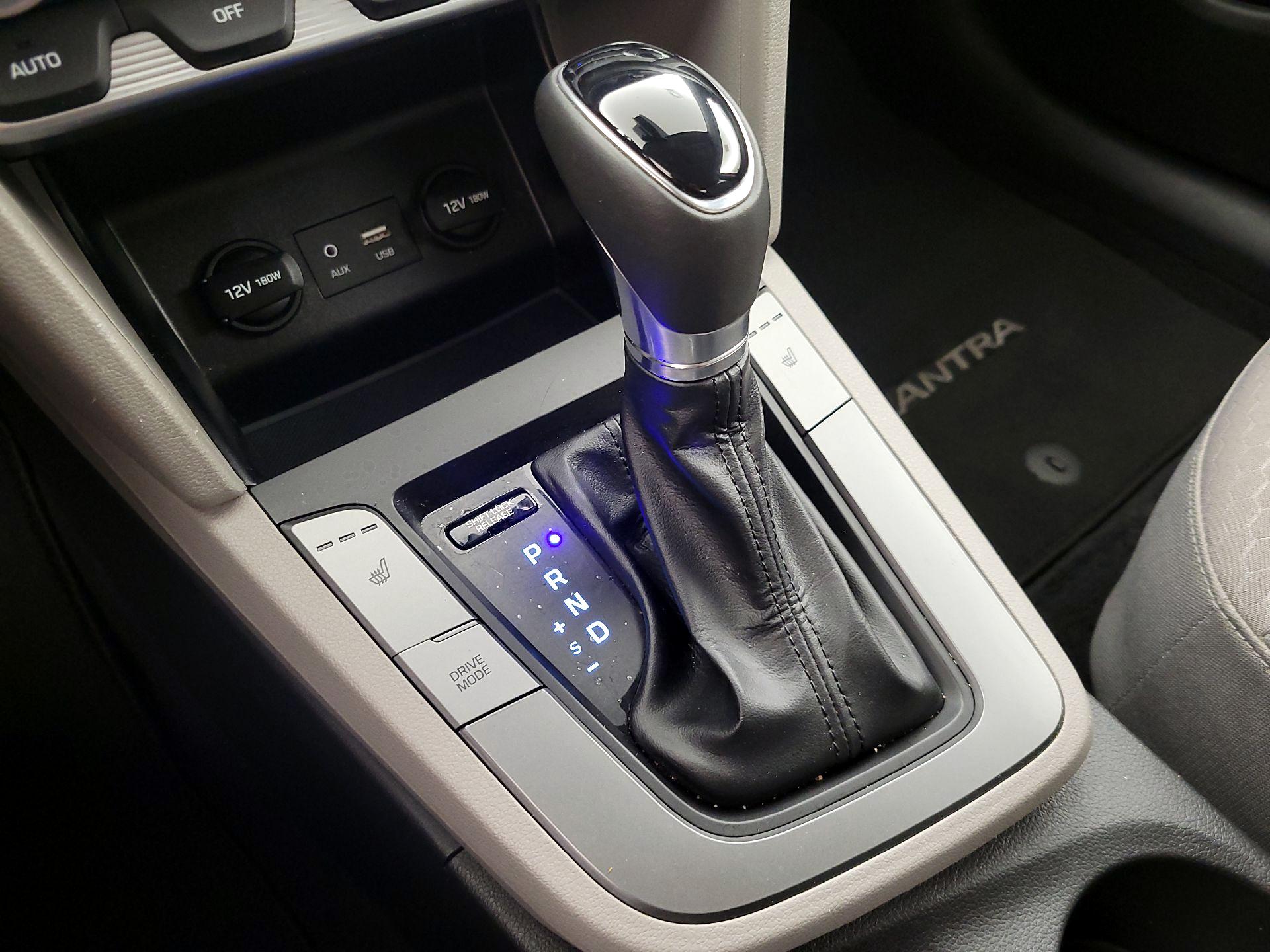 Thumbnail: 2020 Hyundai Elantra - 17