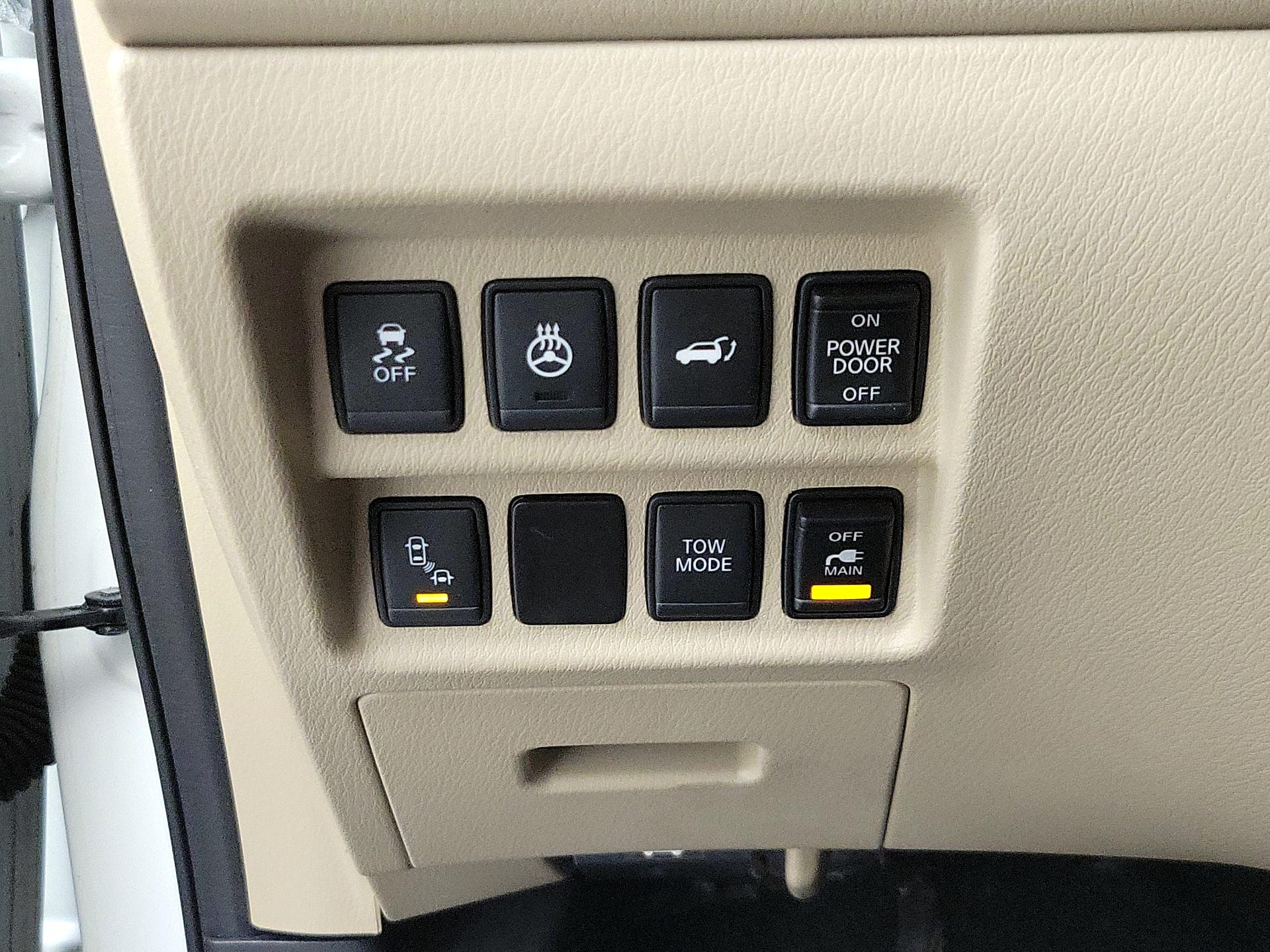 Thumbnail: 2016 Nissan Pathfinder - 13