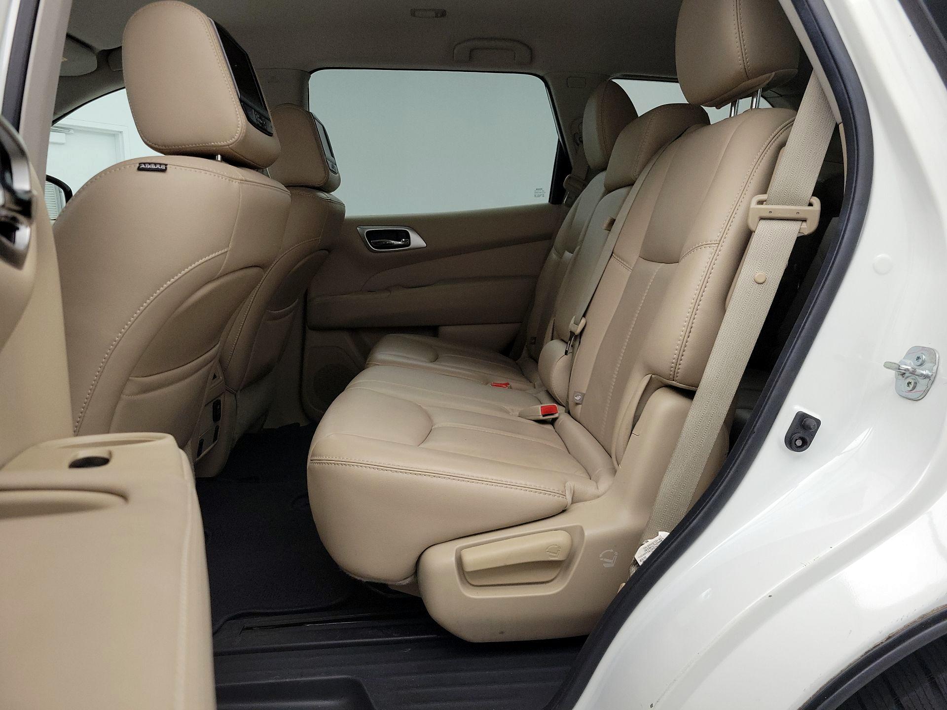 Thumbnail: 2016 Nissan Pathfinder - 20