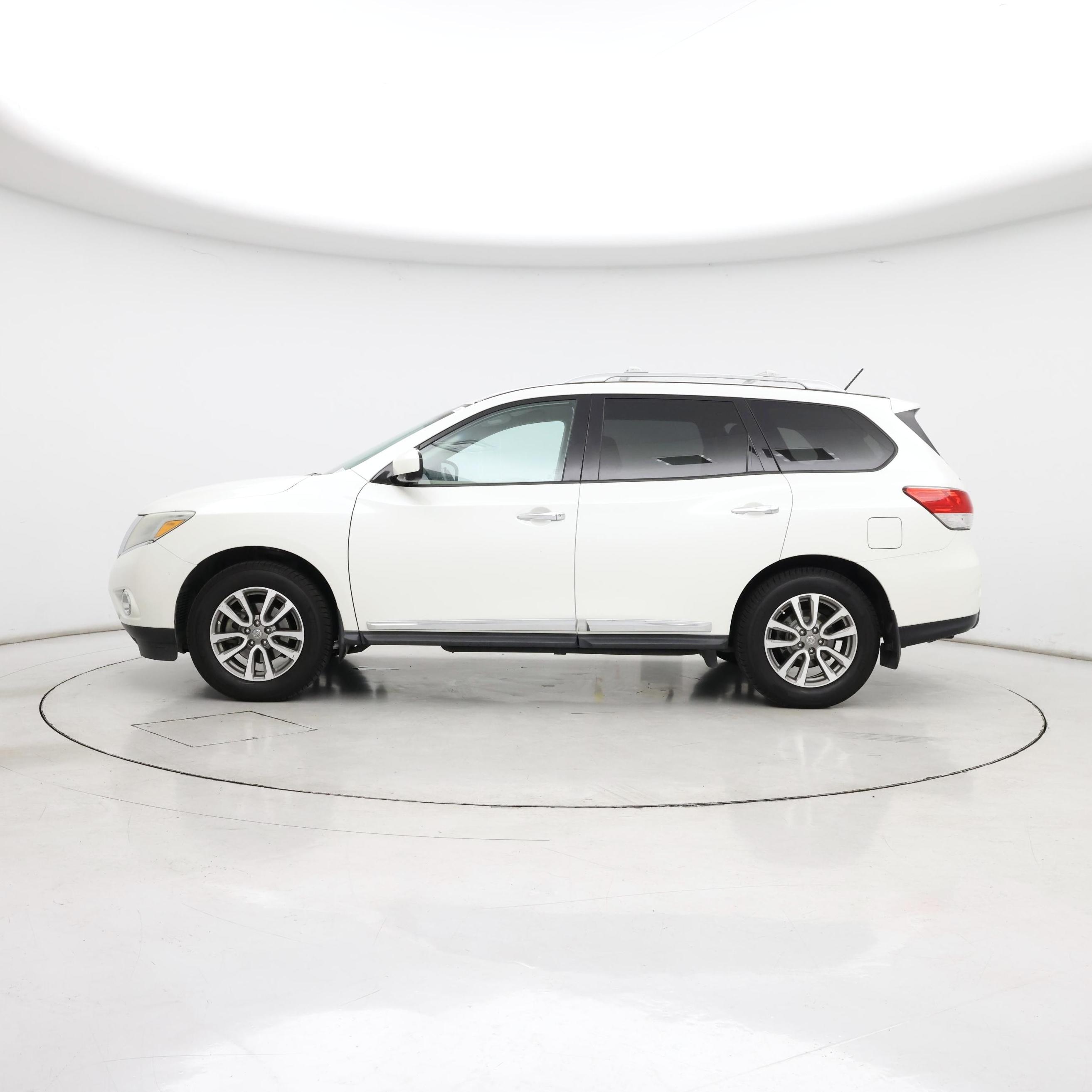 Thumbnail: 2016 Nissan Pathfinder - 3