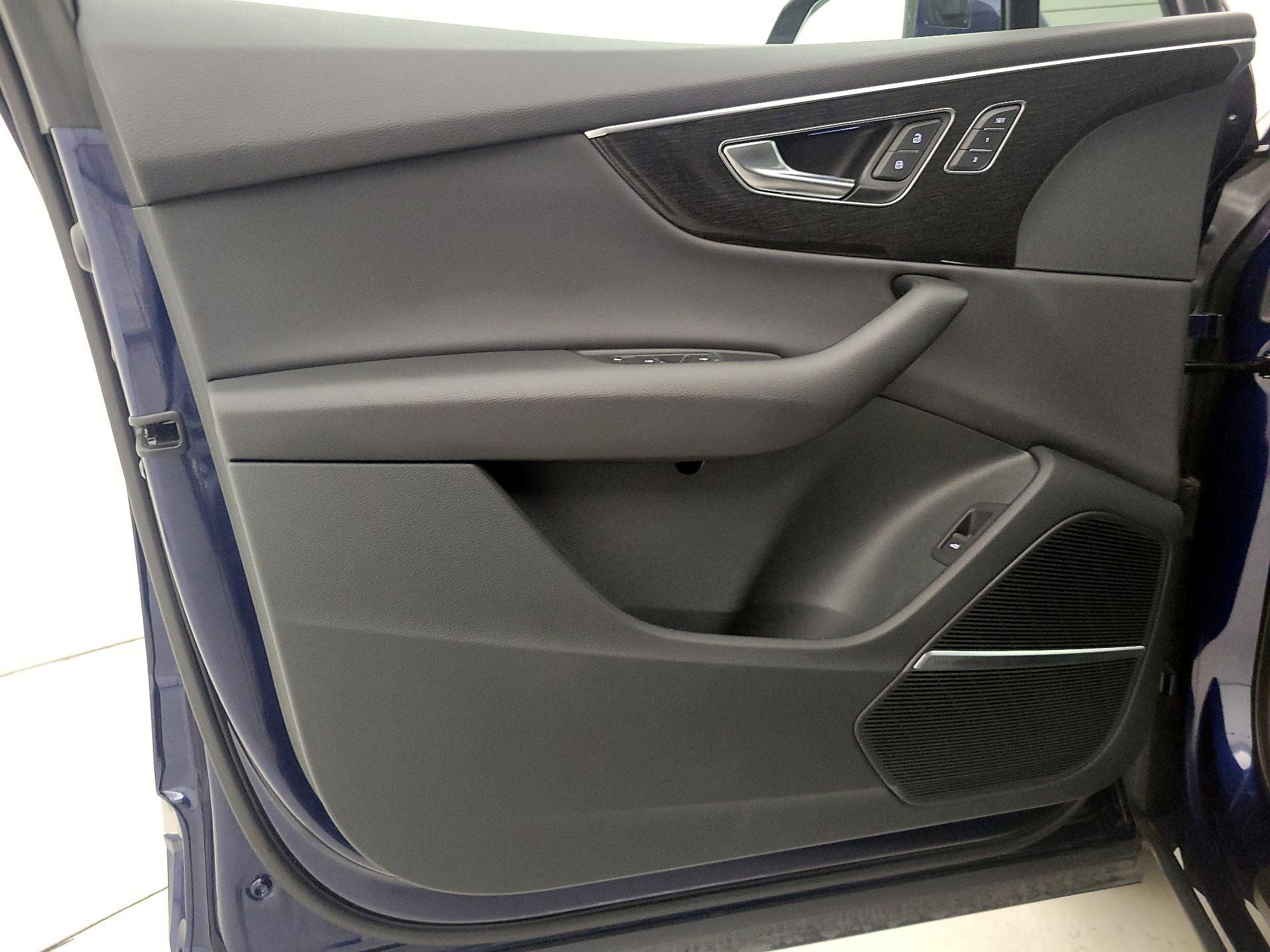 Thumbnail: 2021 Audi Q7 - 12