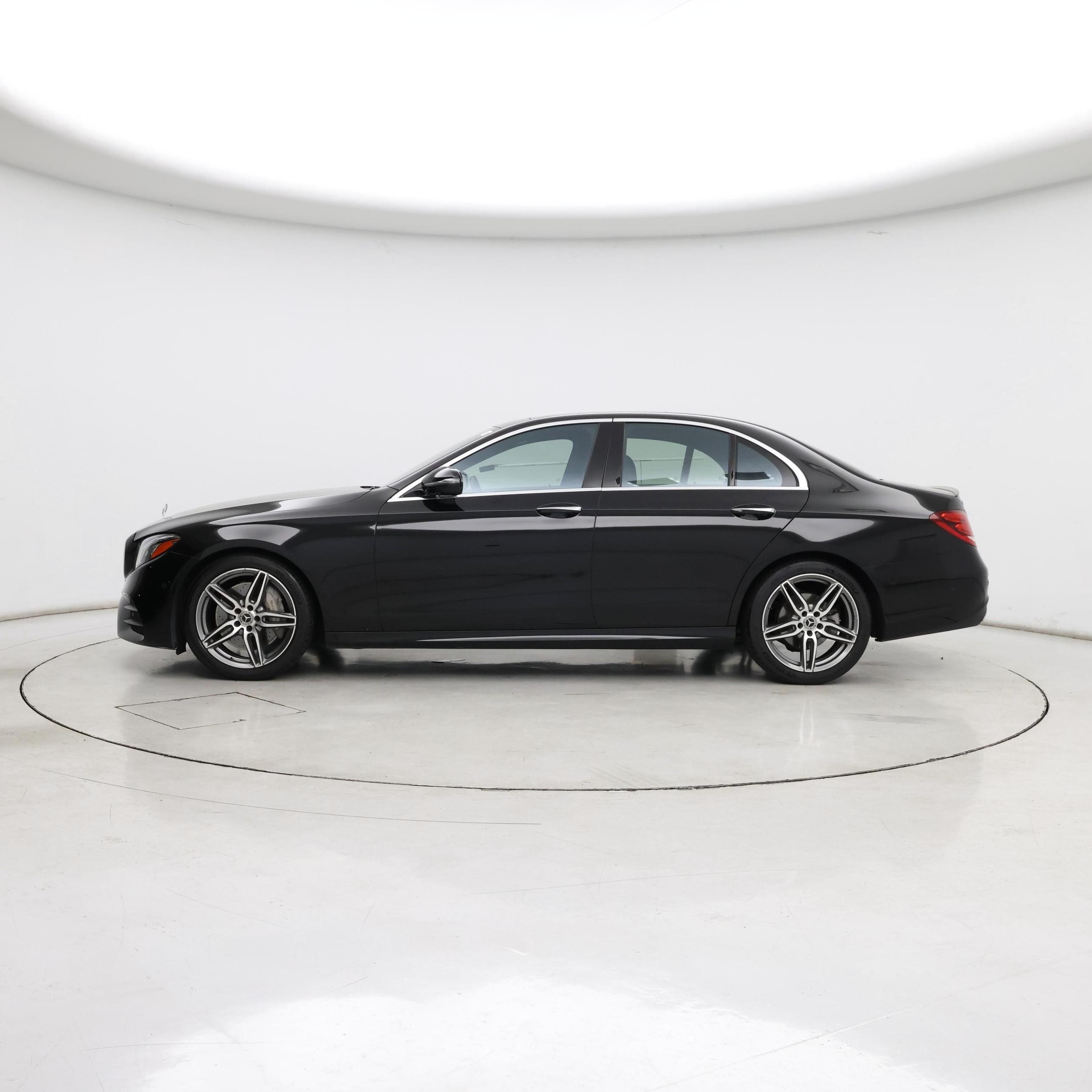Thumbnail: 2019 Mercedes-Benz E-Class - 3