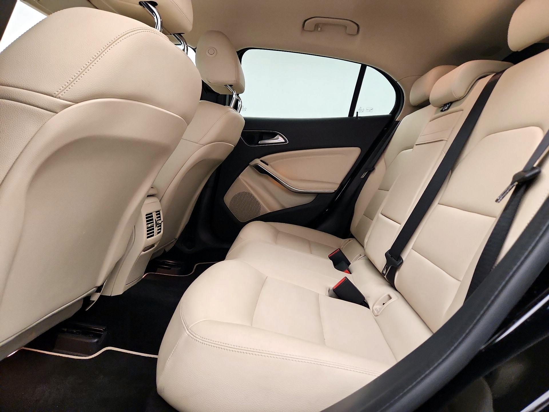Thumbnail: 2016 Mercedes-Benz GLA - 19