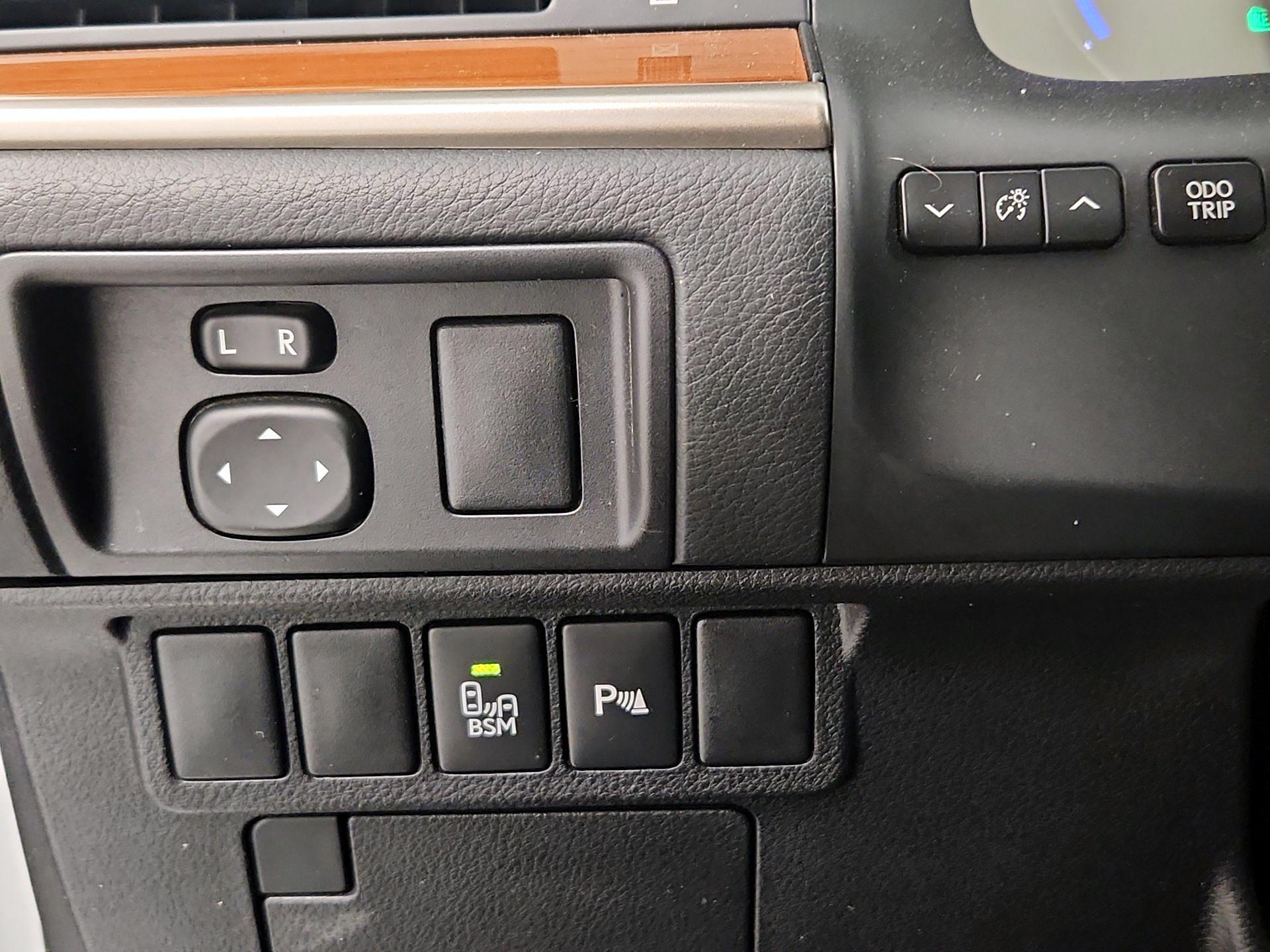 Thumbnail: 2014 Lexus ES - 13