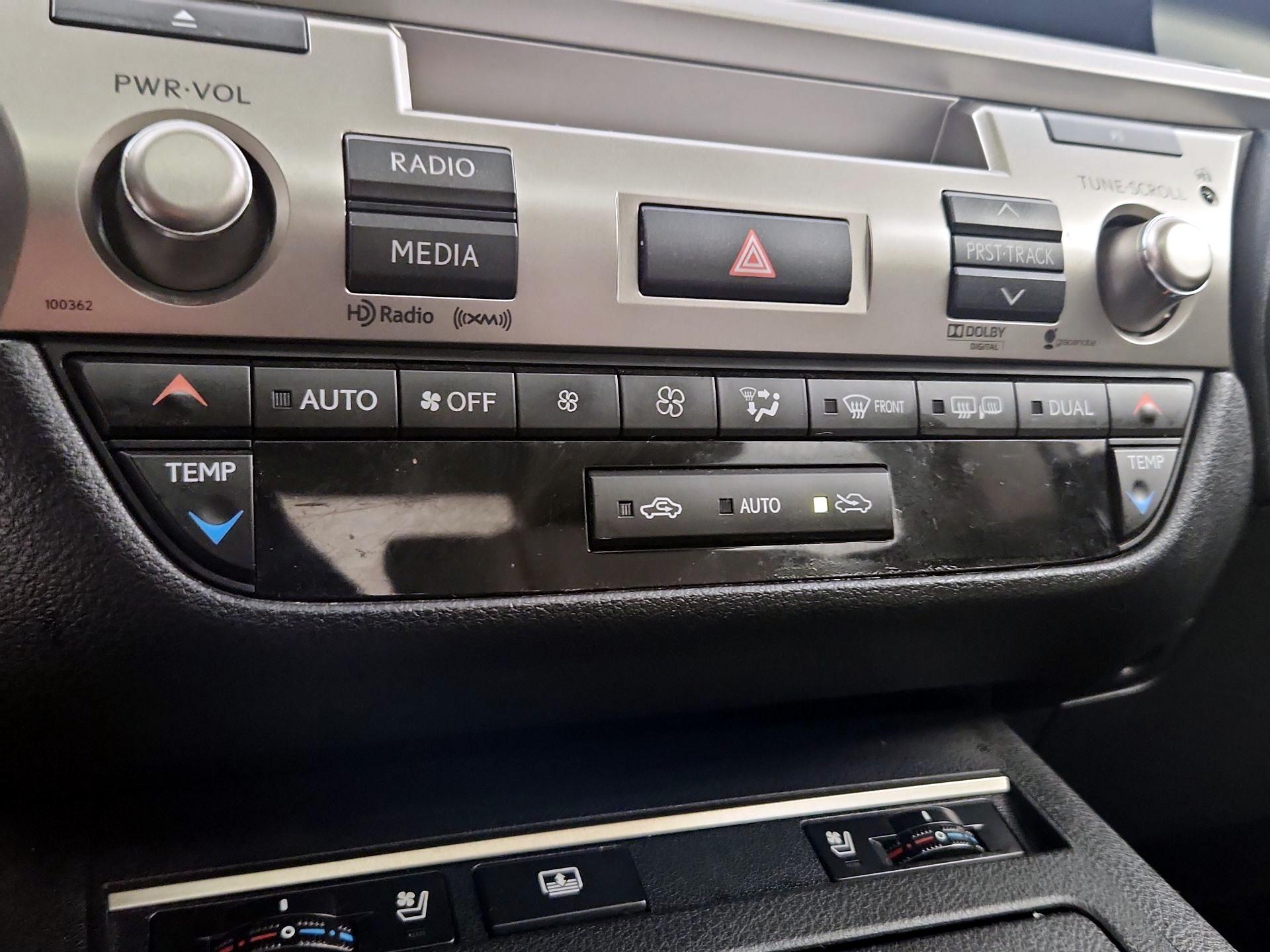 Thumbnail: 2014 Lexus ES - 17