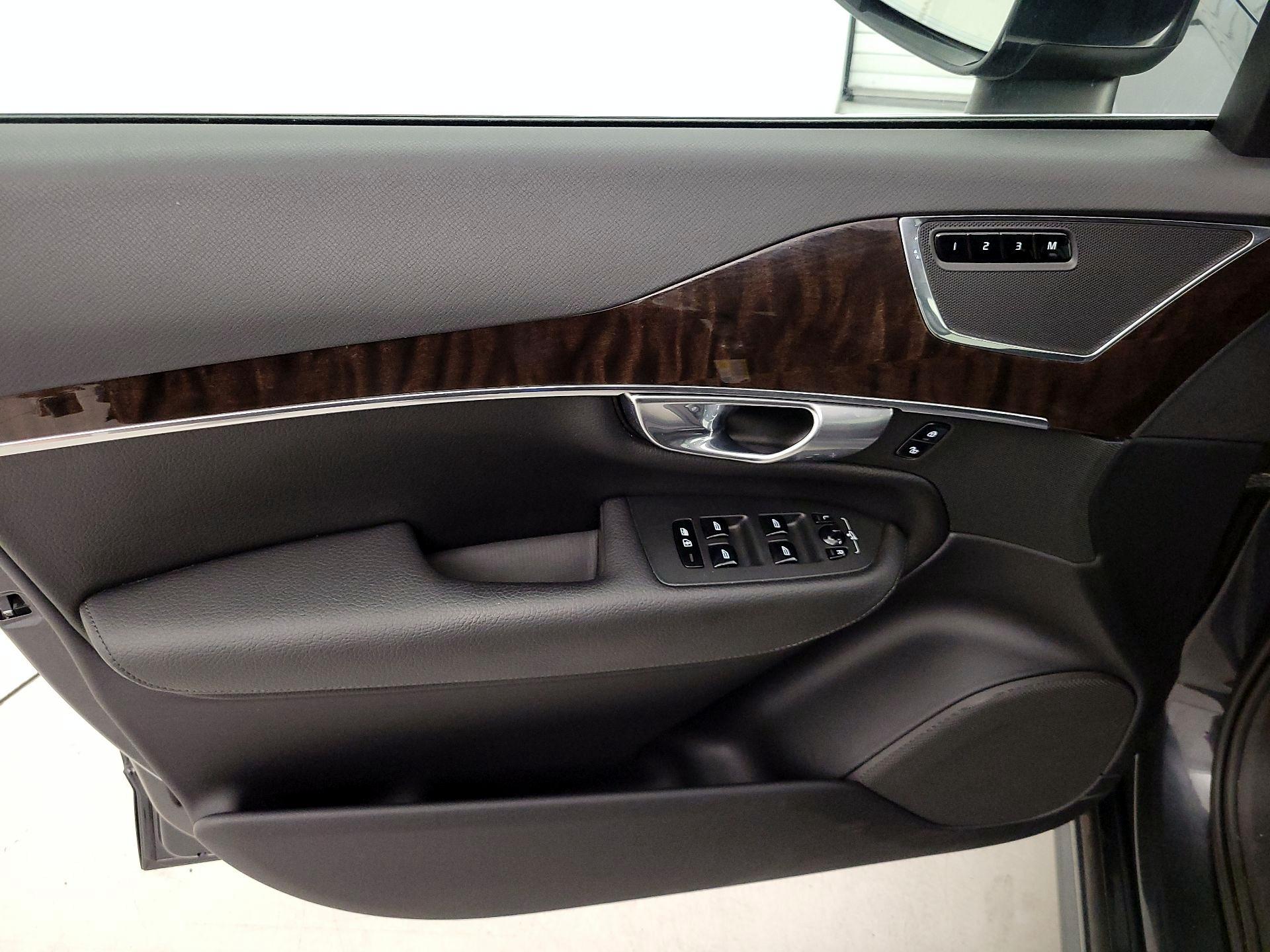 Thumbnail: 2017 Volvo XC90 - 12