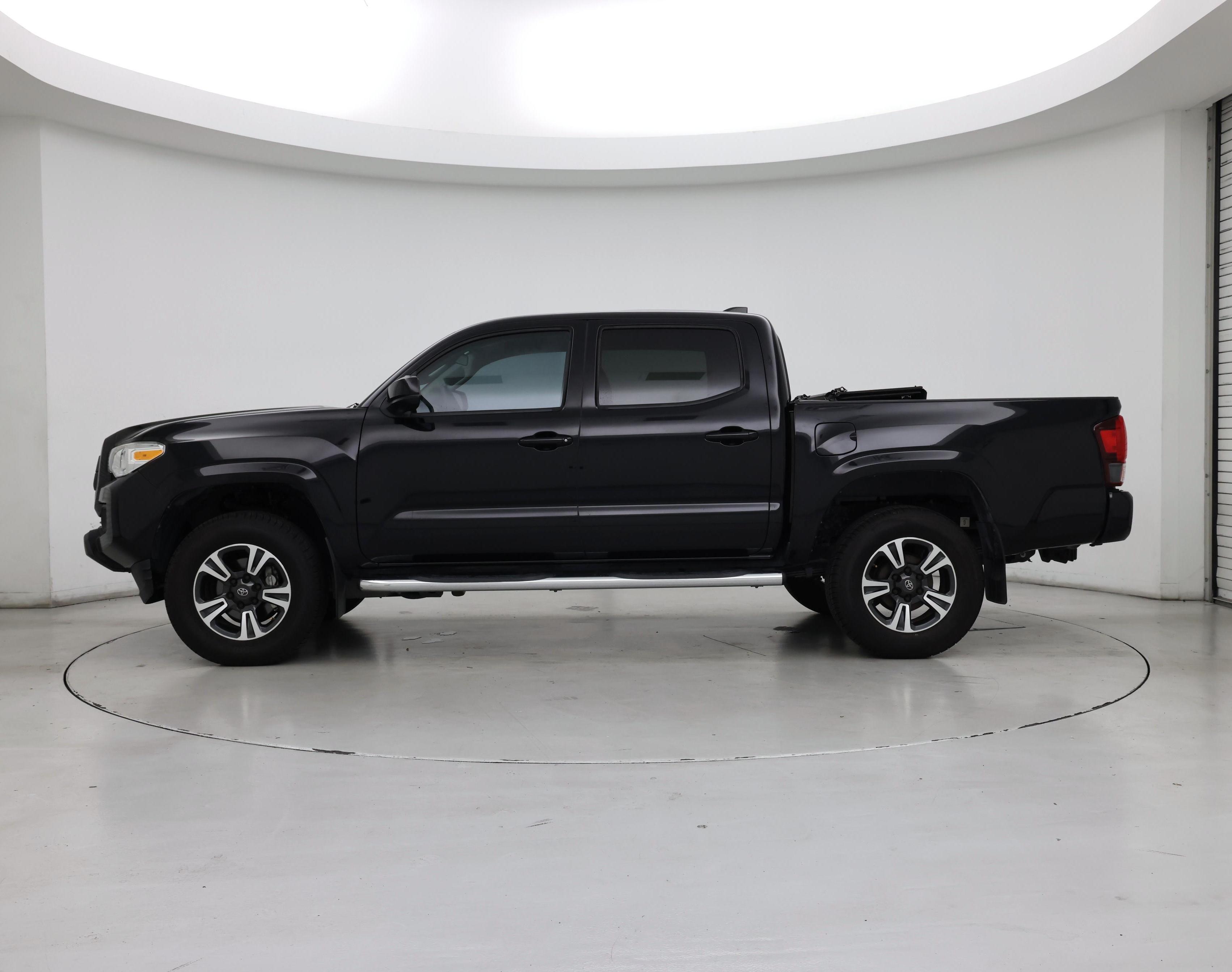 Thumbnail: 2020 Toyota Tacoma - 3