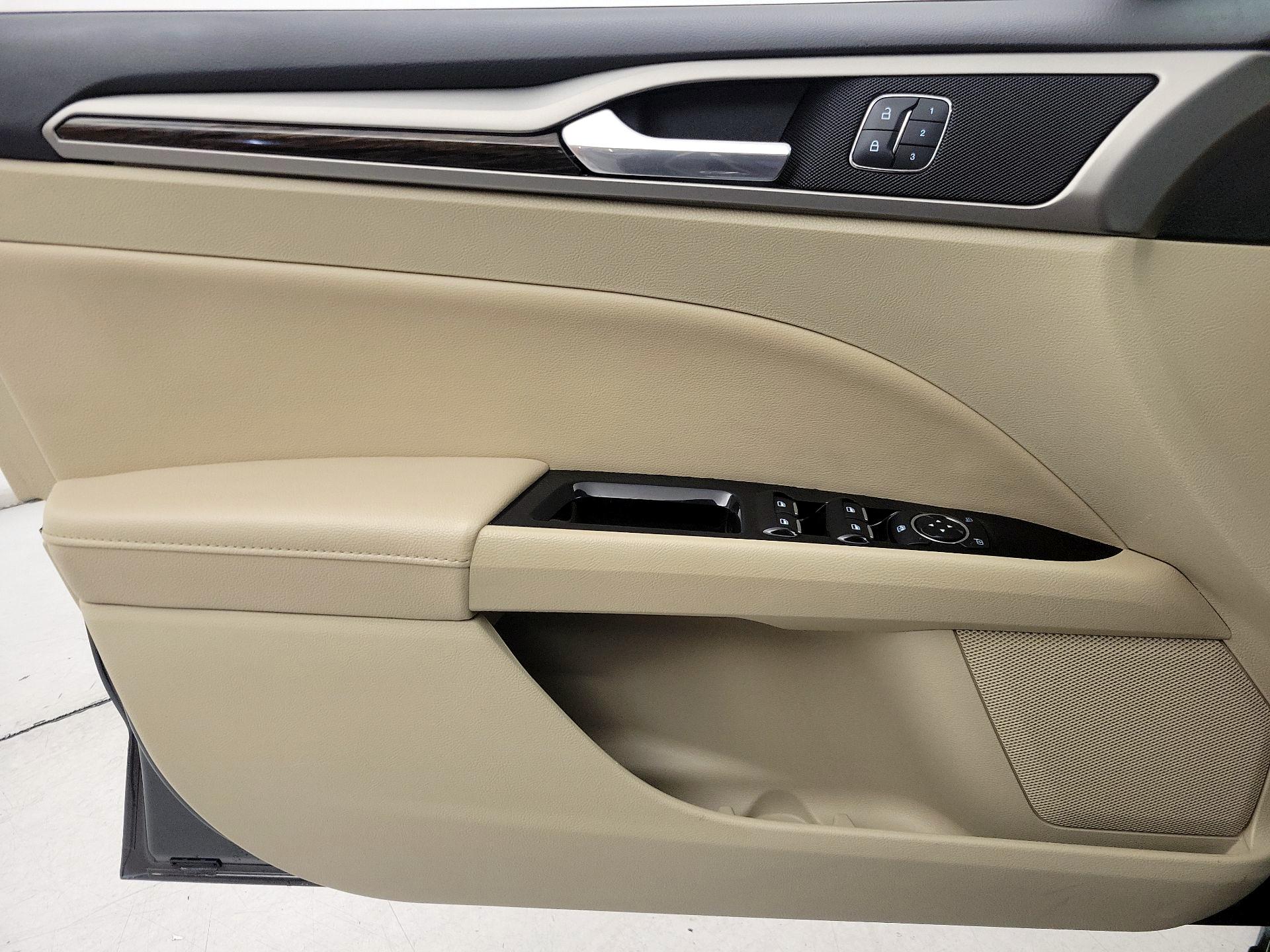 Thumbnail: 2015 Ford Fusion - 12
