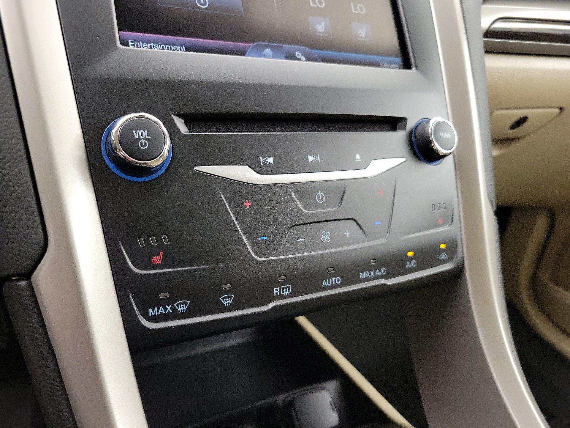 Thumbnail: 2015 Ford Fusion - 16