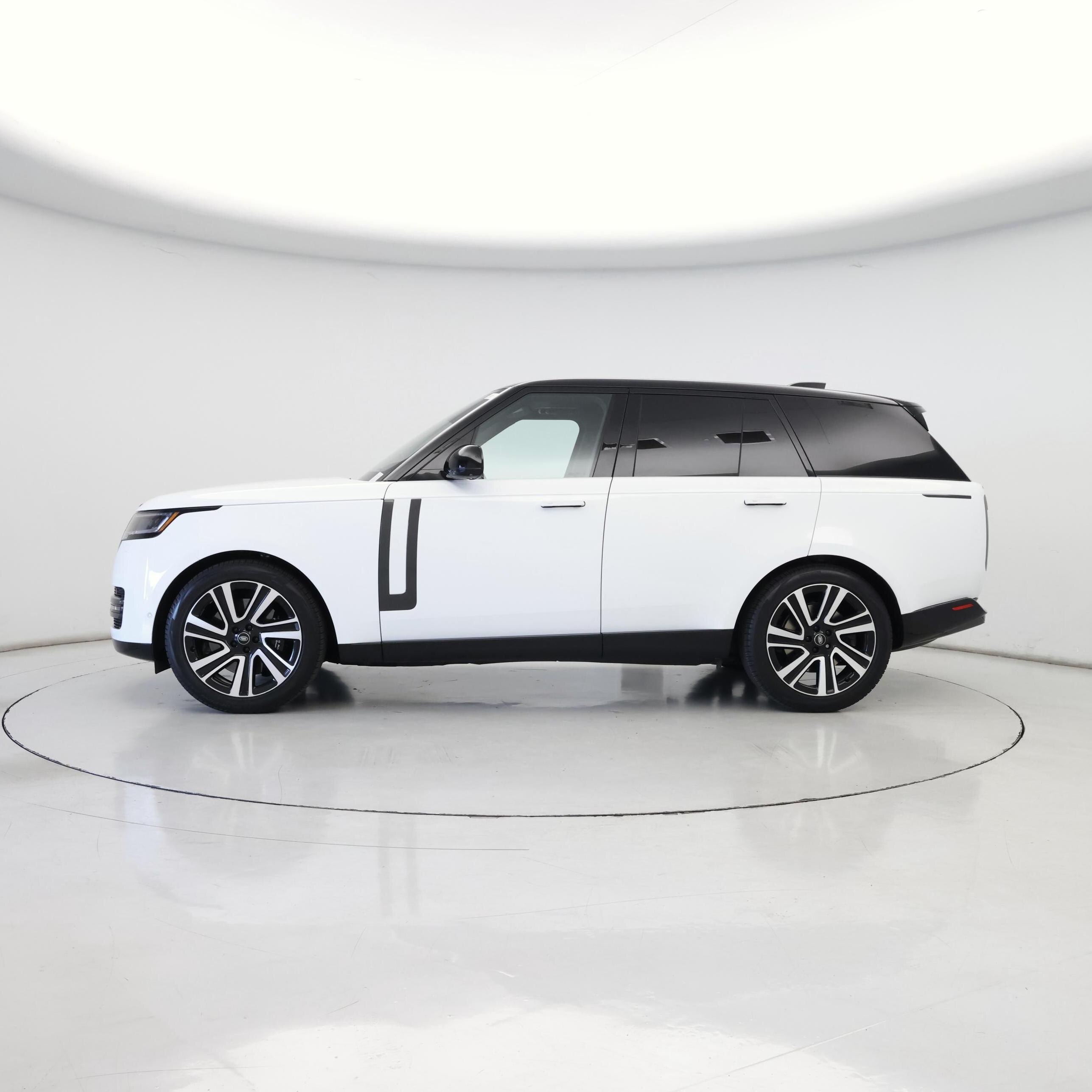 Thumbnail: 2023 Land Rover Range Rover - 3