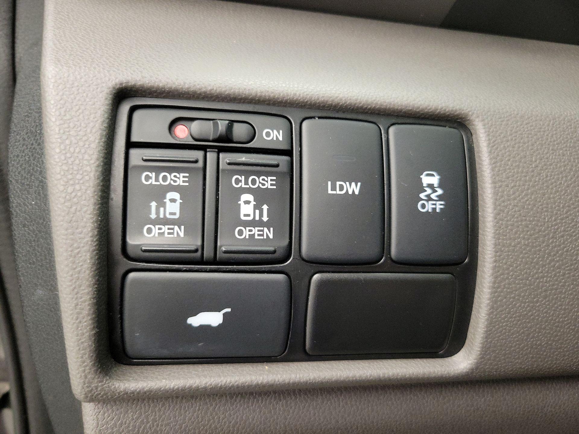 Thumbnail: 2016 Honda Odyssey - 13